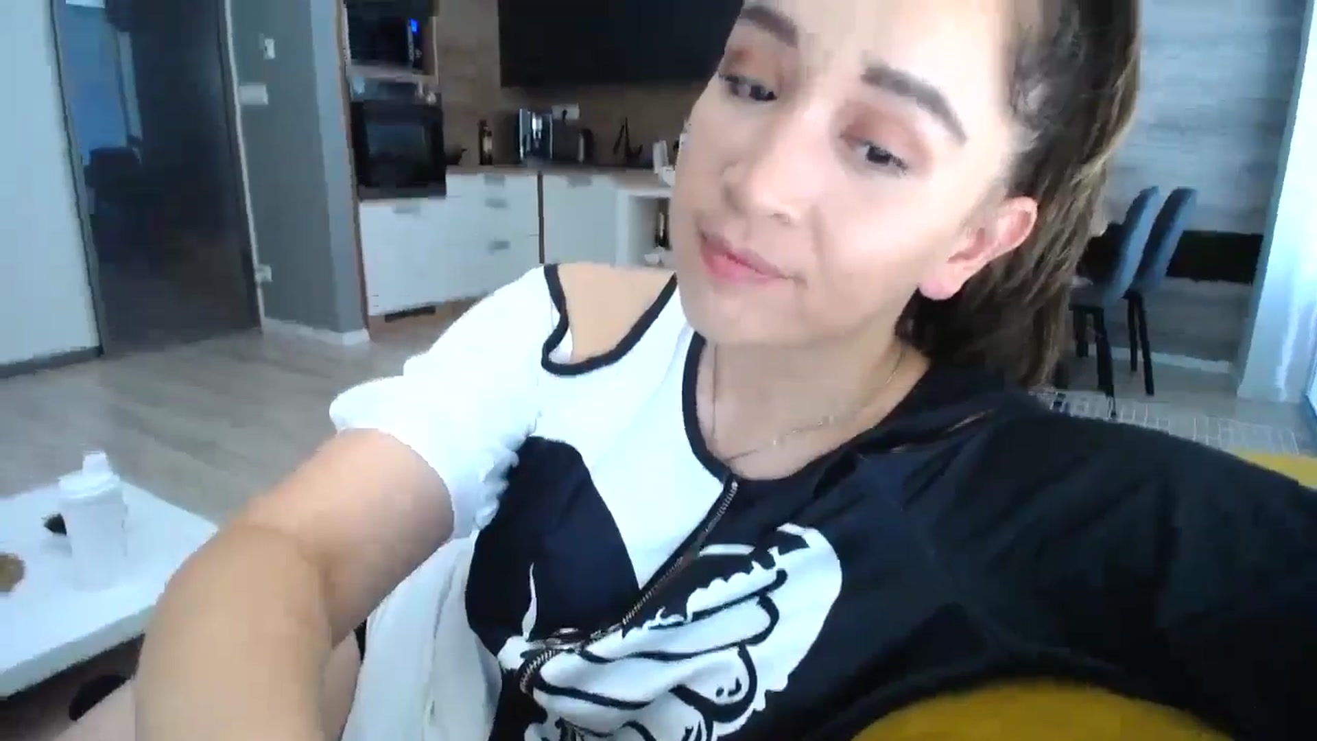 Gallery image thumbnail from Destiny____'s myfreecams stream on, 06/14/2024, 17:20 image 3 of 20
