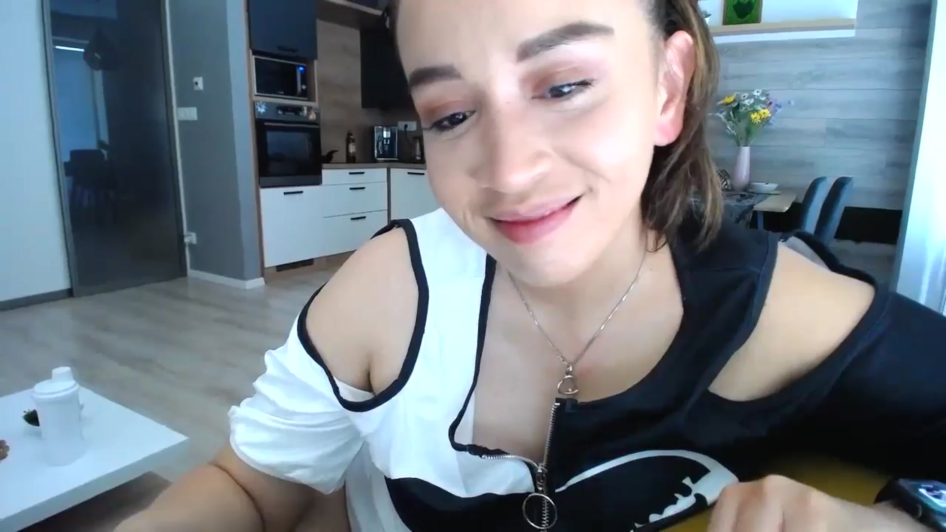 Gallery image thumbnail from Destiny____'s myfreecams stream on, 06/14/2024, 17:20 image 9 of 20
