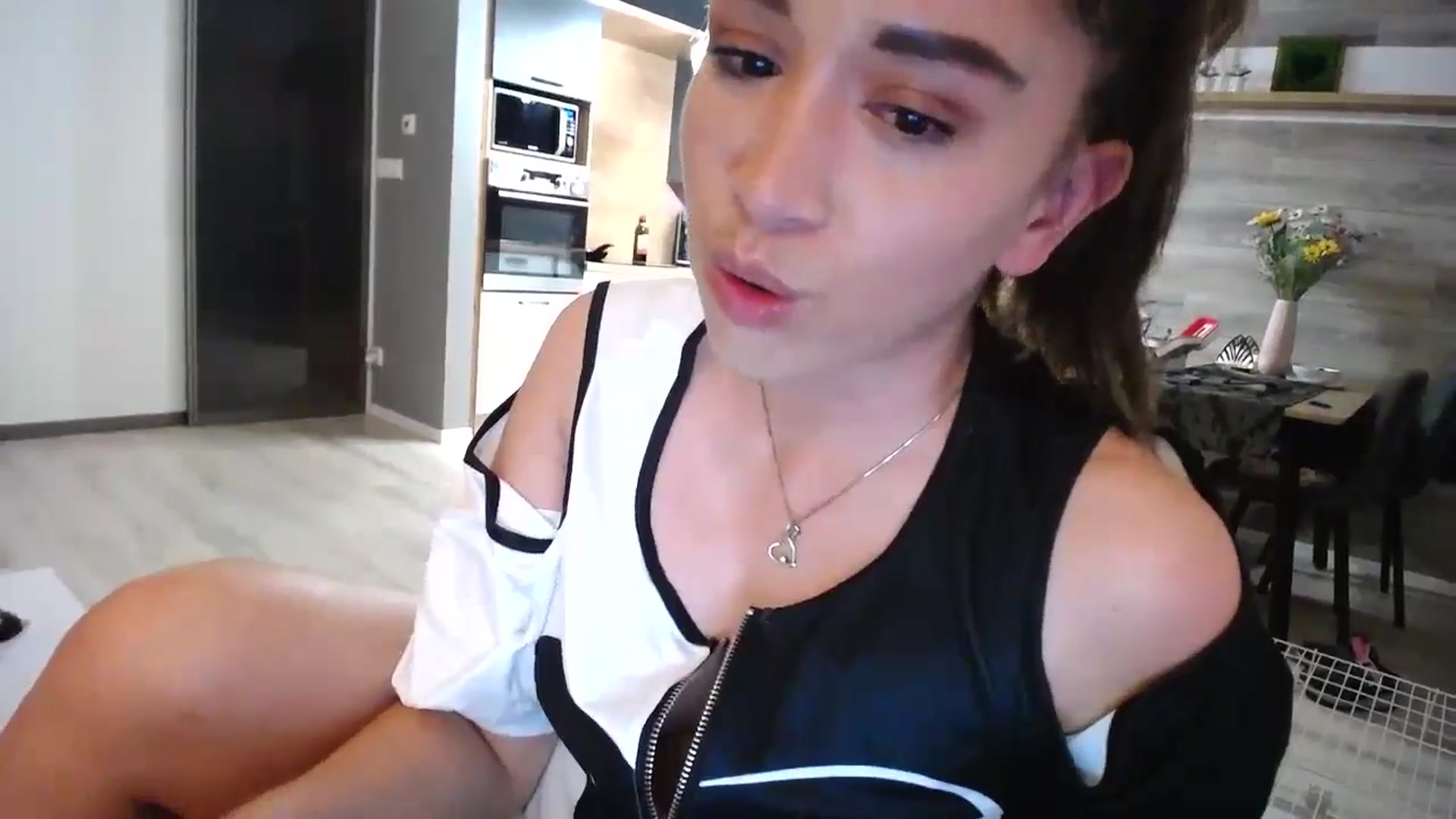 Gallery image thumbnail from Destiny____'s myfreecams stream on, 06/14/2024, 20:41 image 20 of 20