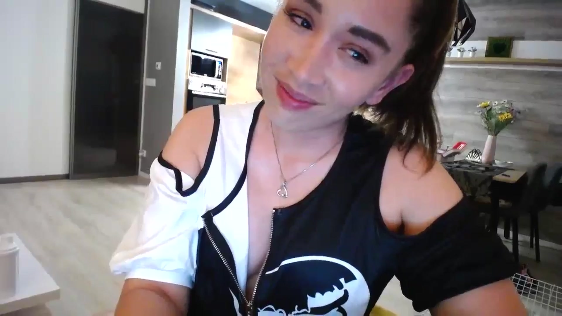 Gallery image thumbnail from Destiny____'s myfreecams stream on, 06/14/2024, 20:41 image 9 of 20