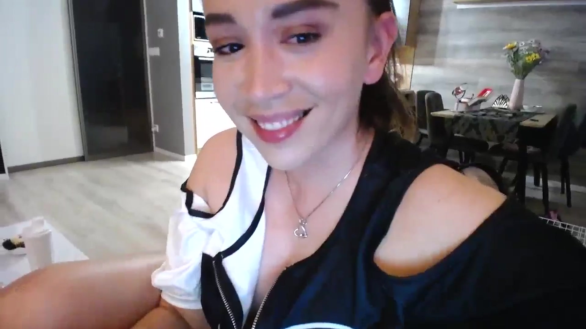 Gallery image thumbnail from Destiny____'s myfreecams stream on, 06/14/2024, 20:41 image 6 of 20