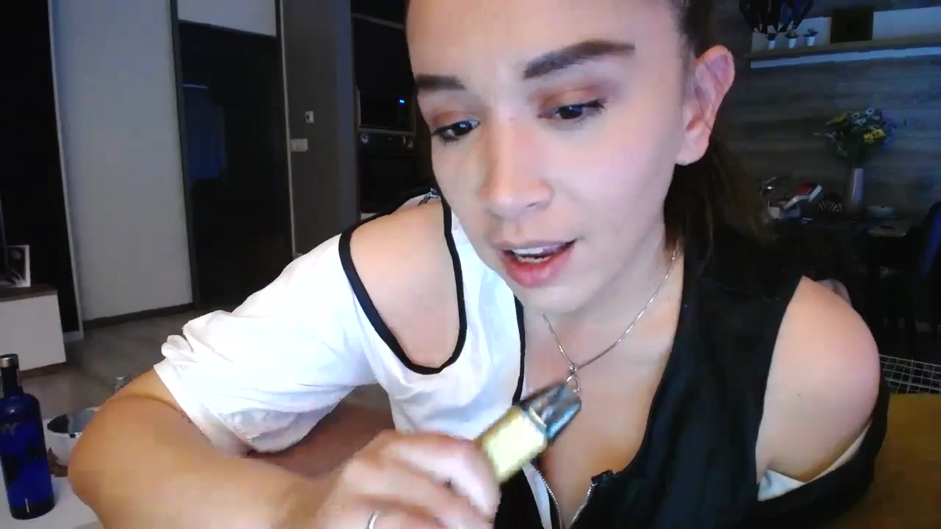 Gallery image thumbnail from Destiny____'s myfreecams stream on, 06/14/2024, 20:41 image 2 of 20