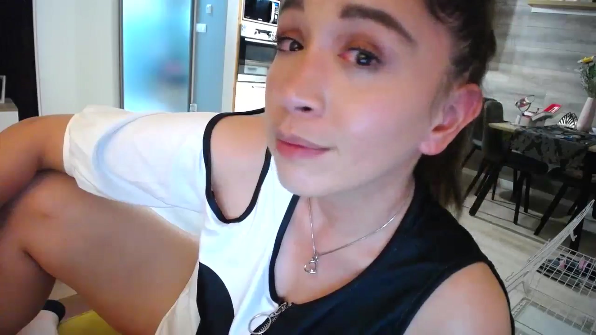 Gallery image thumbnail from Destiny____'s myfreecams stream on, 06/14/2024, 21:35 image 12 of 20