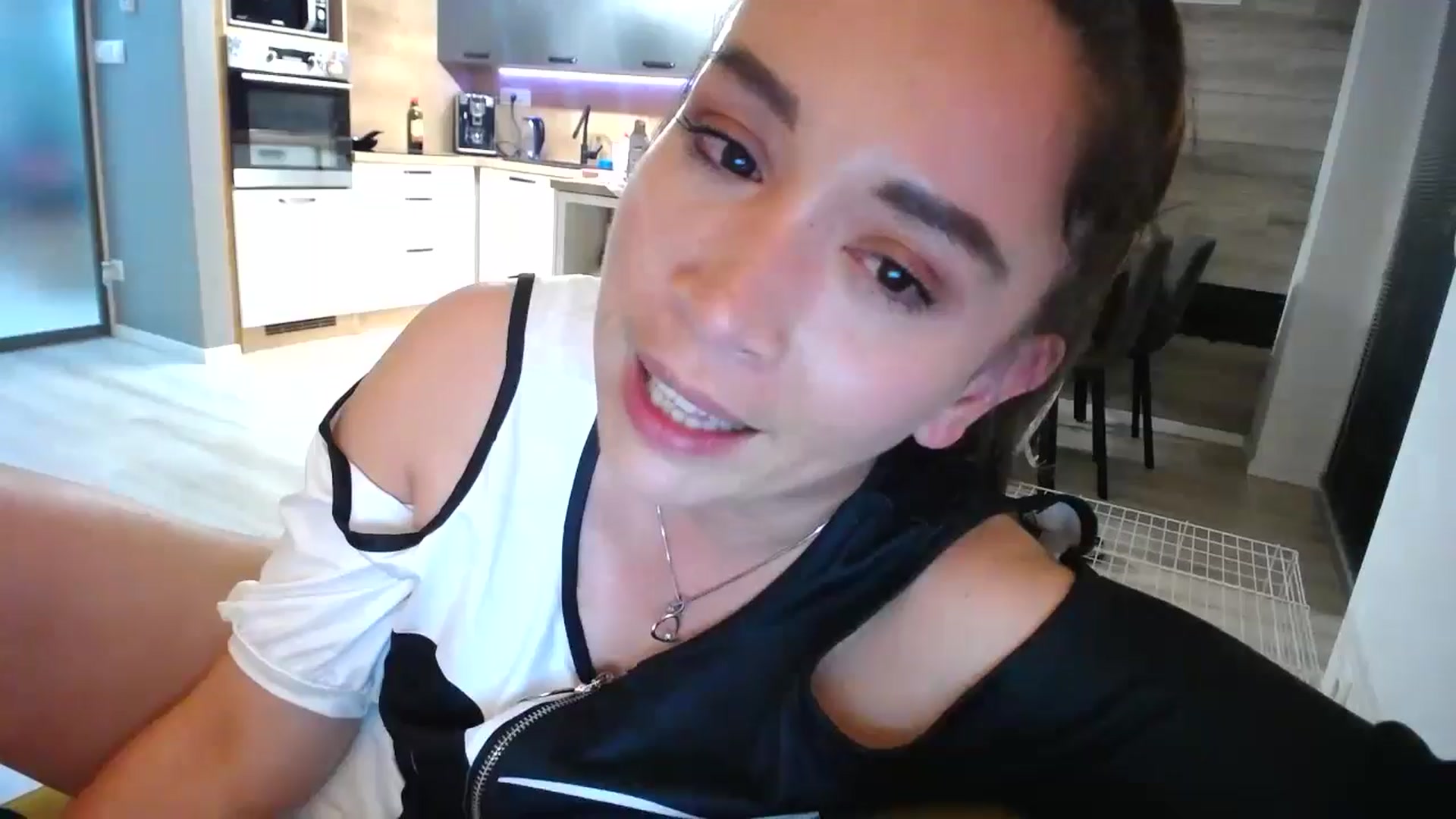 Gallery image thumbnail from Destiny____'s myfreecams stream on, 06/14/2024, 21:35 image 8 of 20