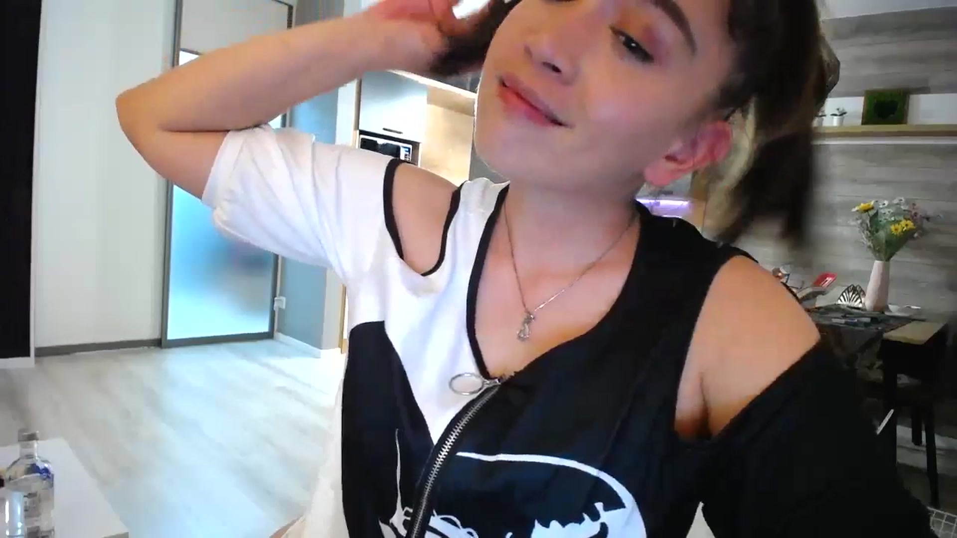 Gallery image thumbnail from Destiny____'s myfreecams stream on, 06/14/2024, 21:35 image 5 of 20