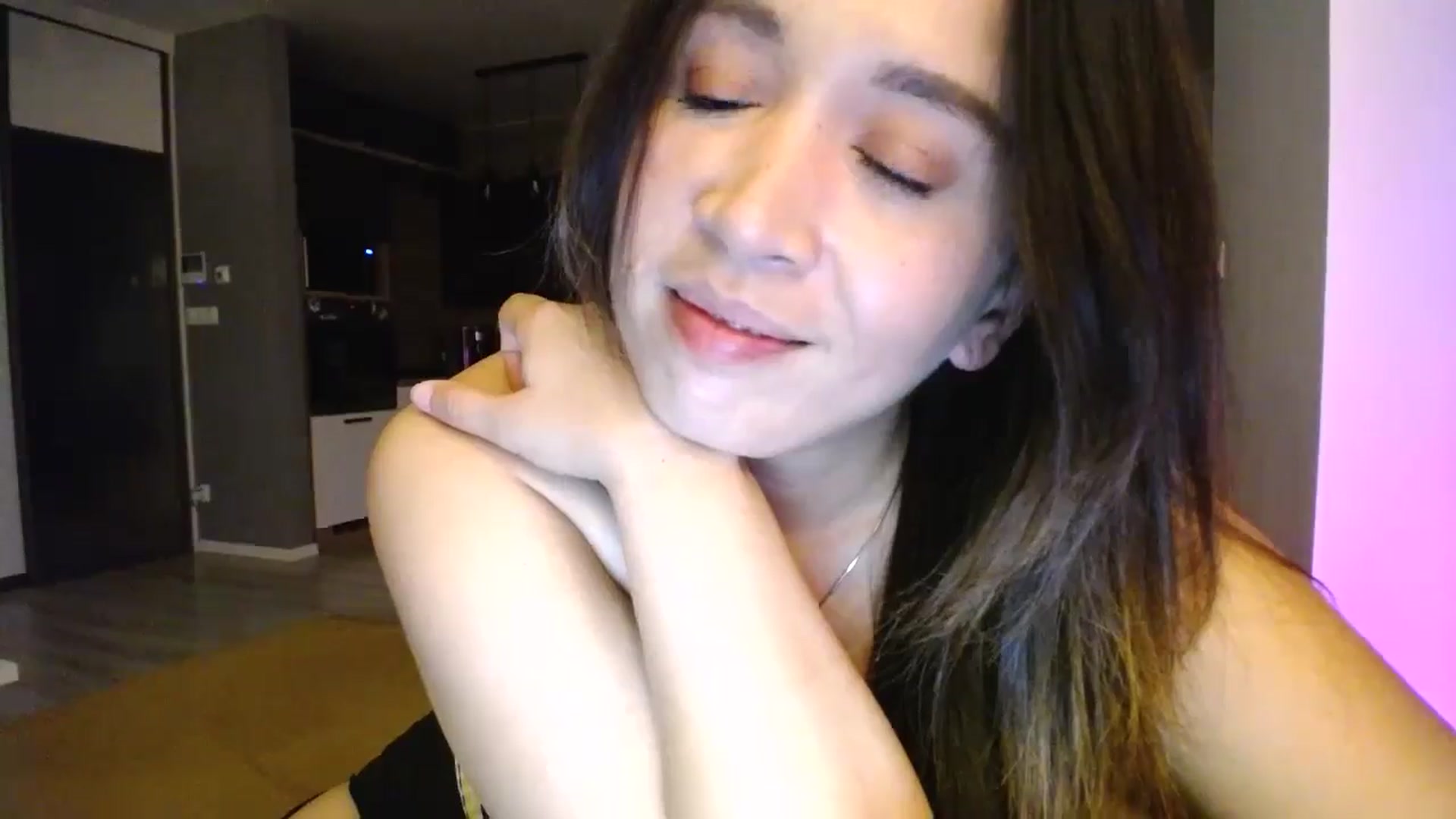Gallery image thumbnail from Destiny____'s myfreecams stream on, 09/12/2024, 17:20 image 18 of 20