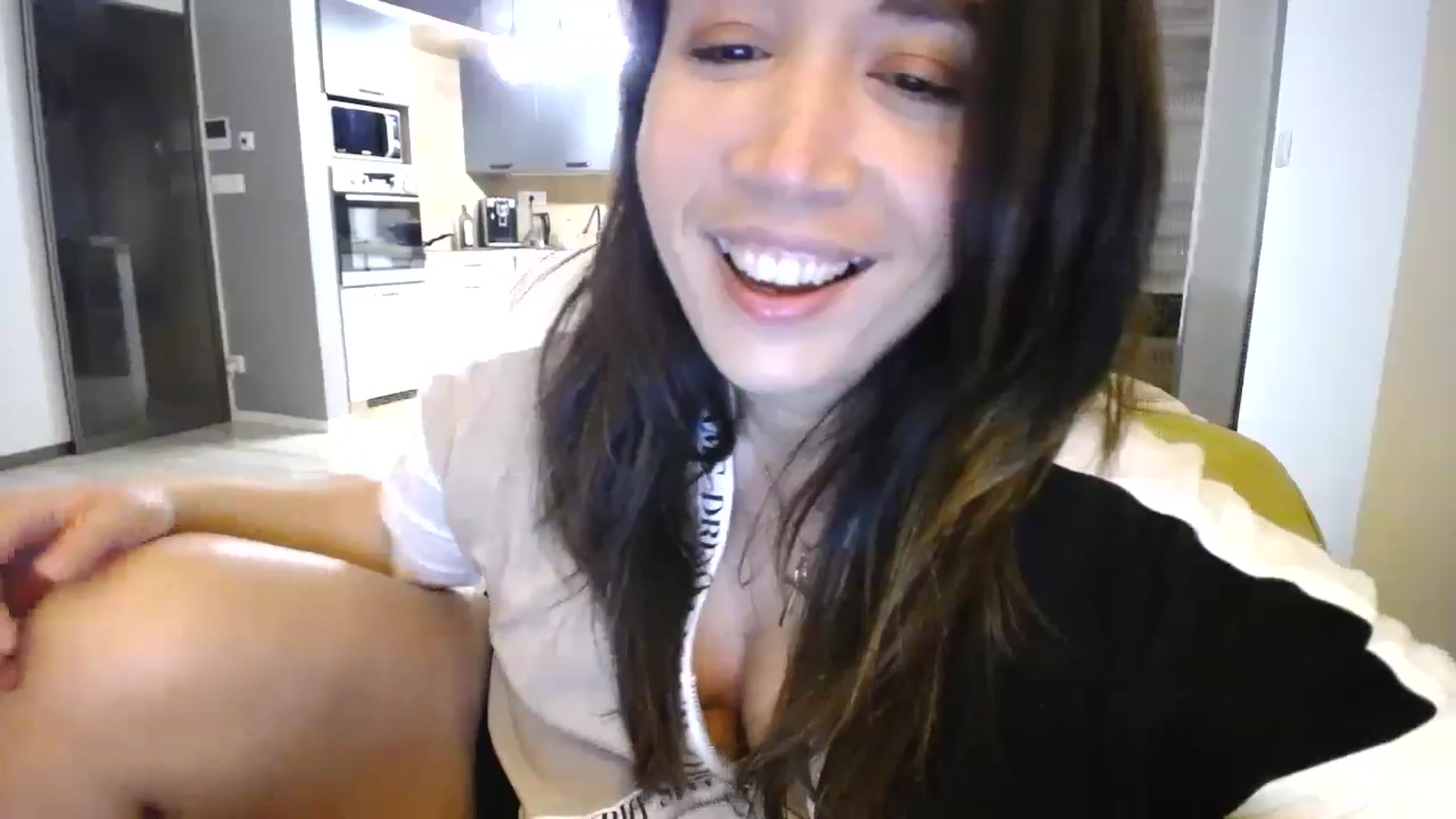 Gallery image thumbnail from Destiny____'s myfreecams stream on, 11/10/2024, 16:00 image 18 of 20