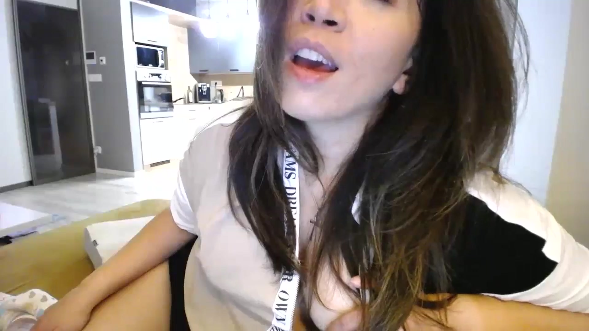 Gallery image thumbnail from Destiny____'s myfreecams stream on, 11/10/2024, 16:00 image 15 of 20
