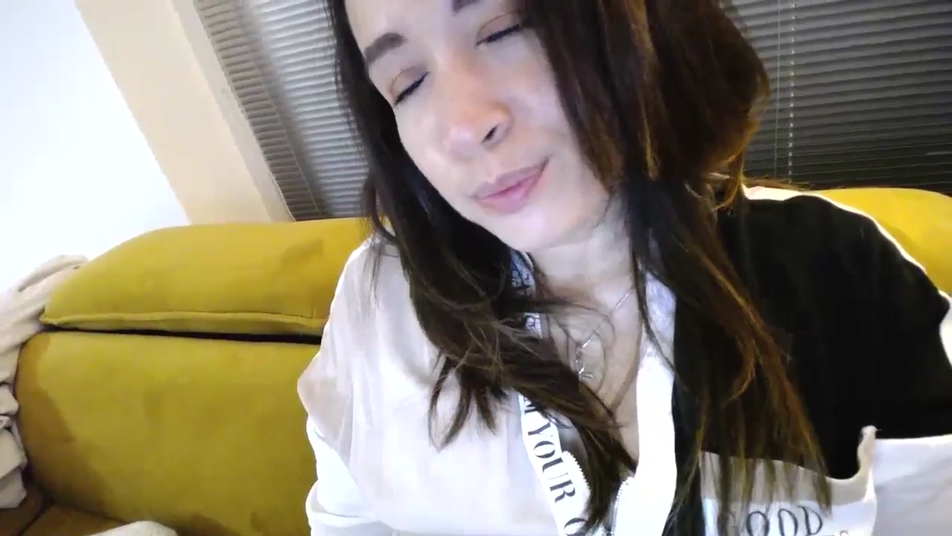 Gallery image thumbnail from Destiny____'s myfreecams stream on, 11/10/2024, 16:43 image 15 of 20