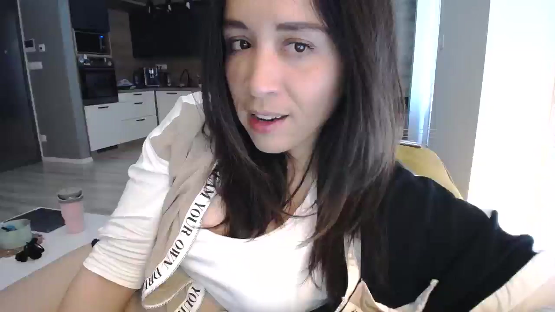 Gallery image thumbnail from Destiny____'s myfreecams stream on, 04/19/2025, 16:00 image 13 of 20