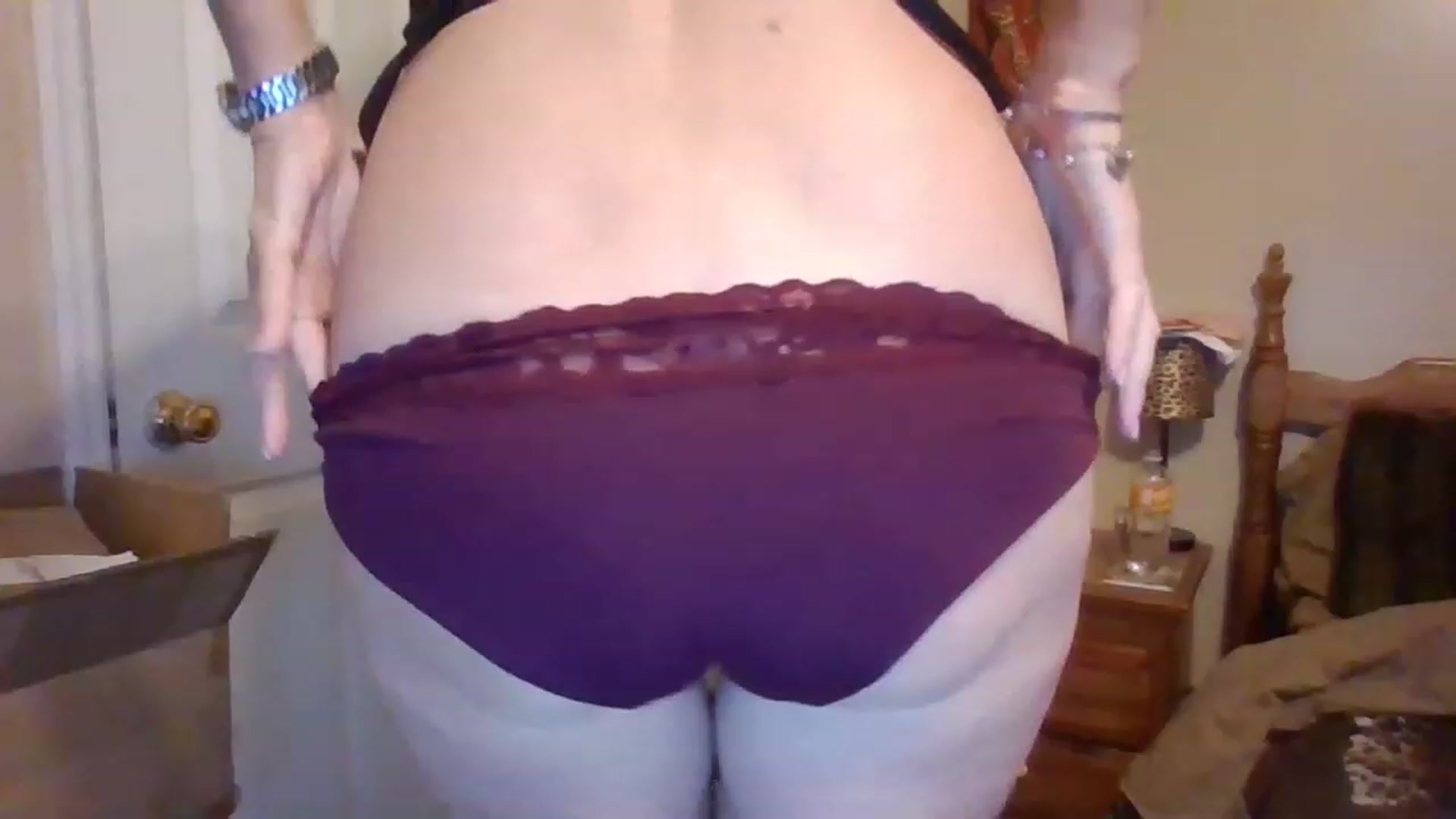 Gallery image thumbnail from DevanRae's myfreecams stream on, 11/28/2022, 22:33 image 10 of 20