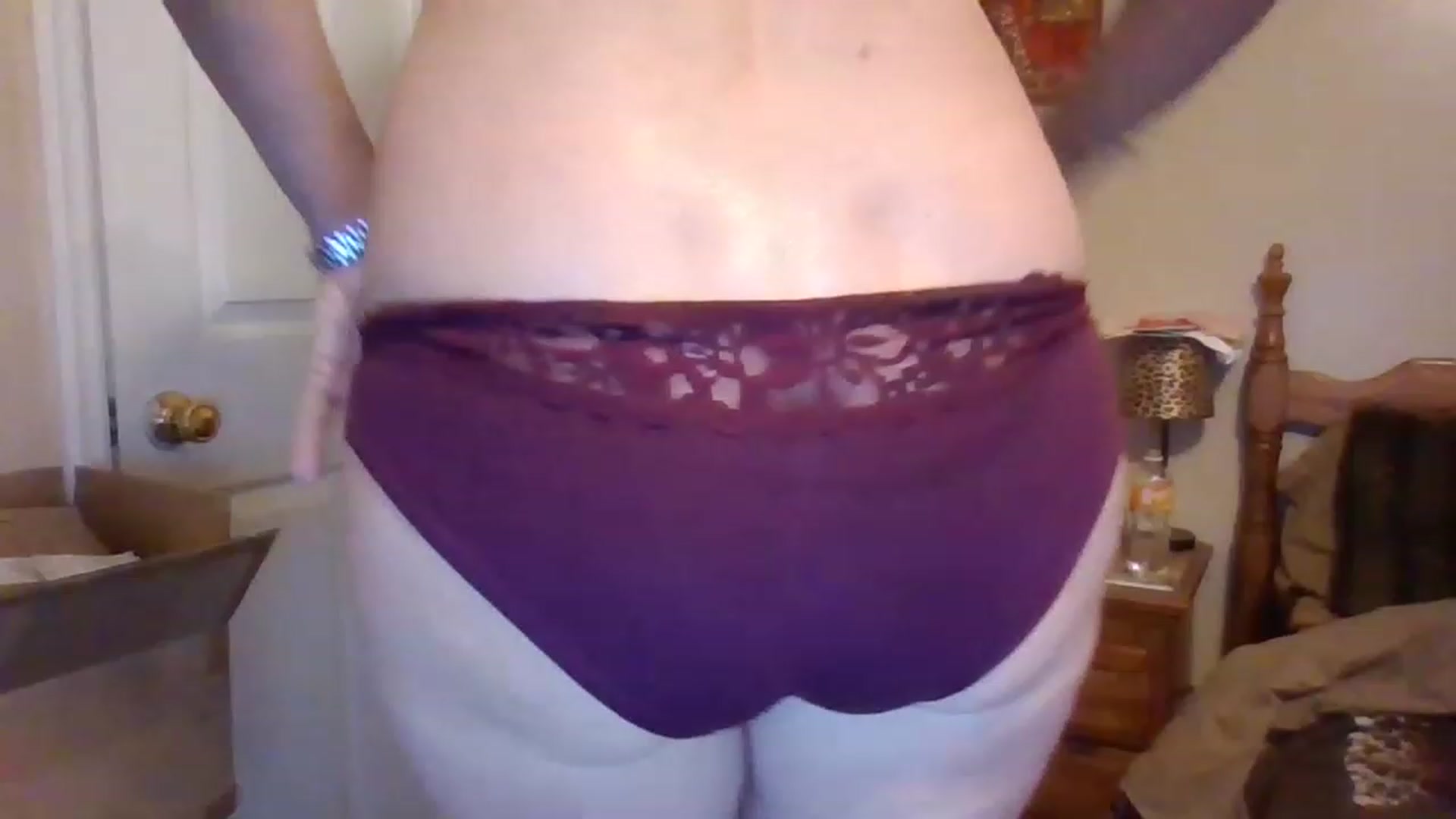 Gallery image thumbnail from DevanRae's myfreecams stream on, 11/28/2022, 23:08 image 8 of 20