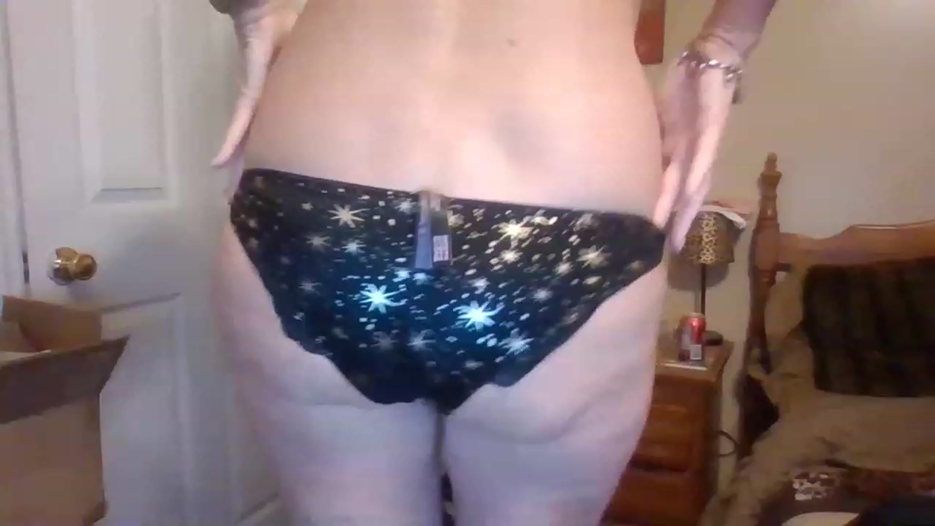 Gallery image thumbnail from DevanRae's myfreecams stream on, 12/10/2022, 21:31 image 16 of 20