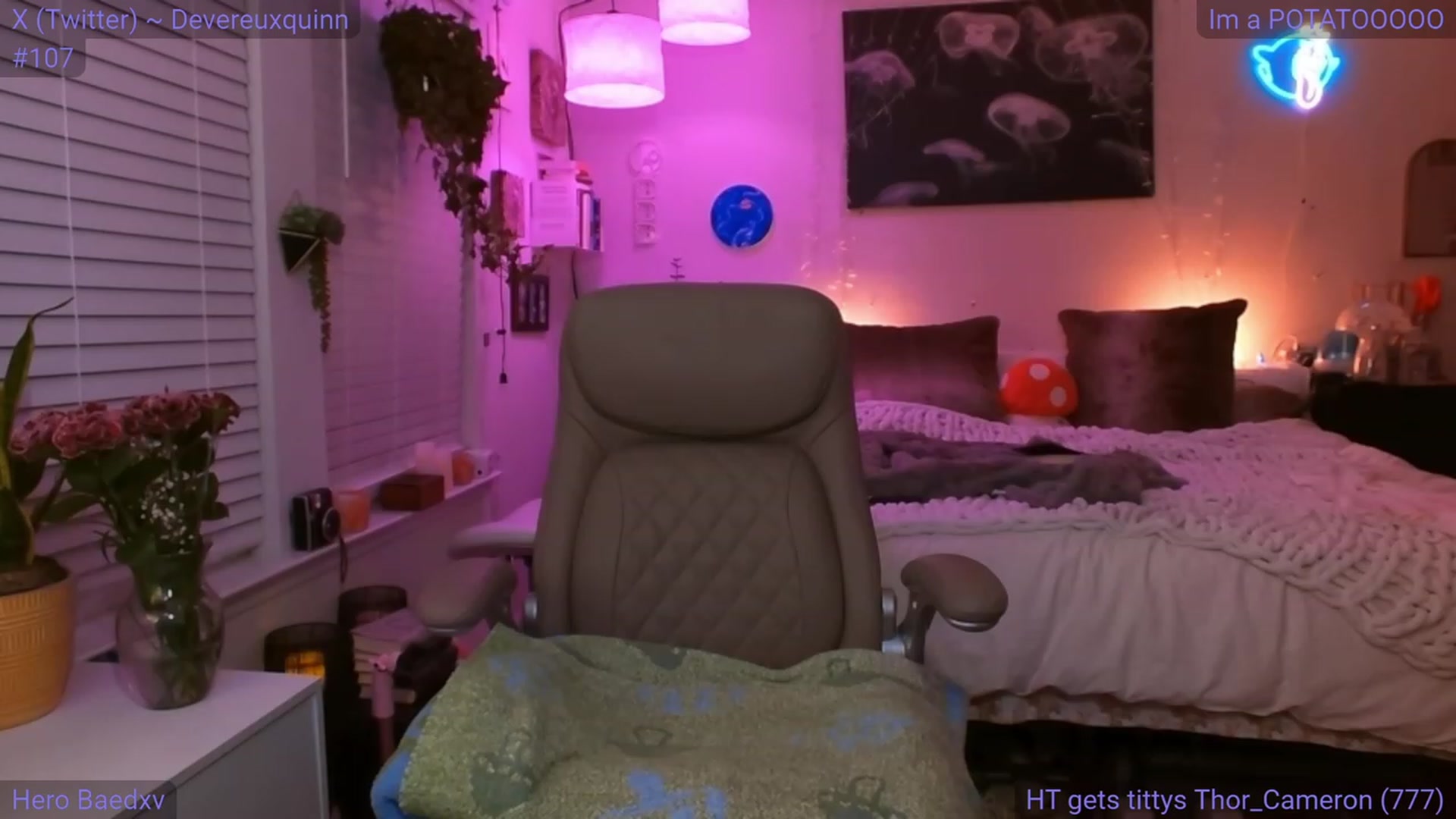 Gallery image thumbnail from DevereuxQ's myfreecams stream on, 03/10/2024, 07:50 image 15 of 20
