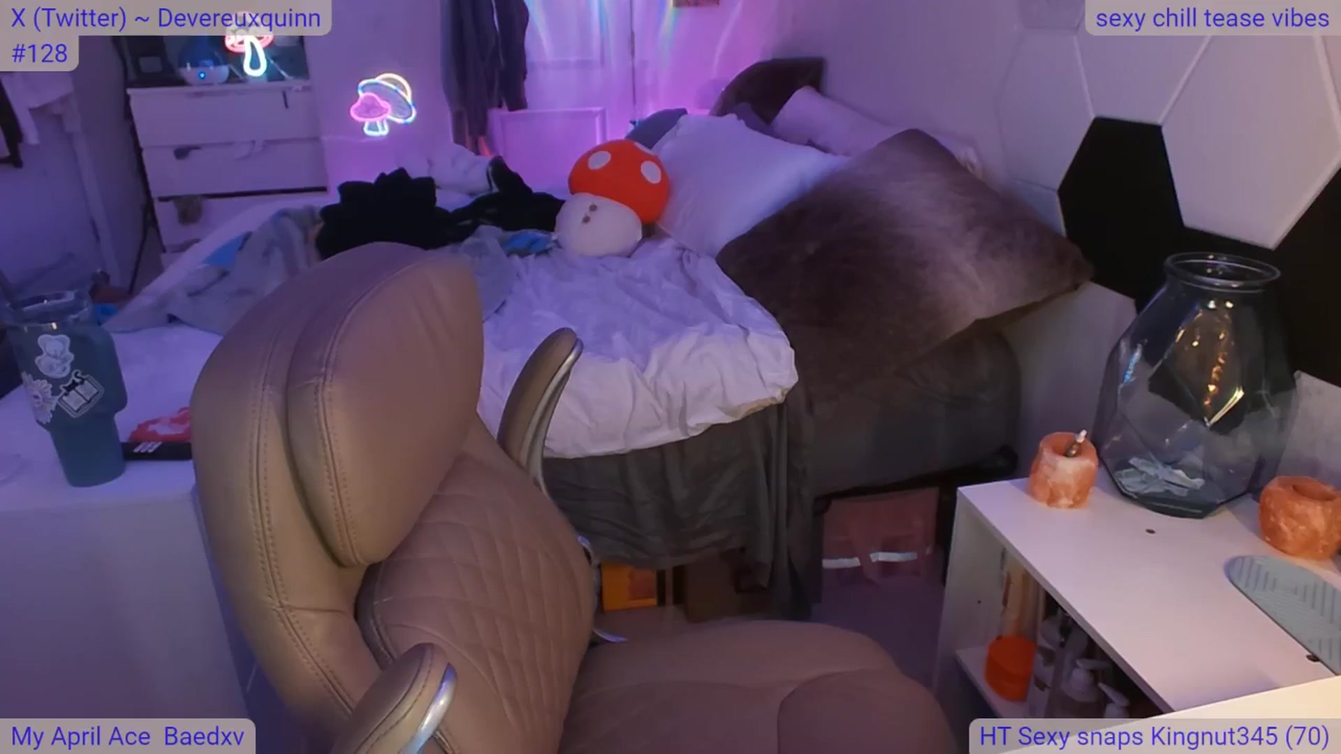 Gallery image thumbnail from DevereuxQ's myfreecams stream on, 04/17/2024, 06:21 image 10 of 20