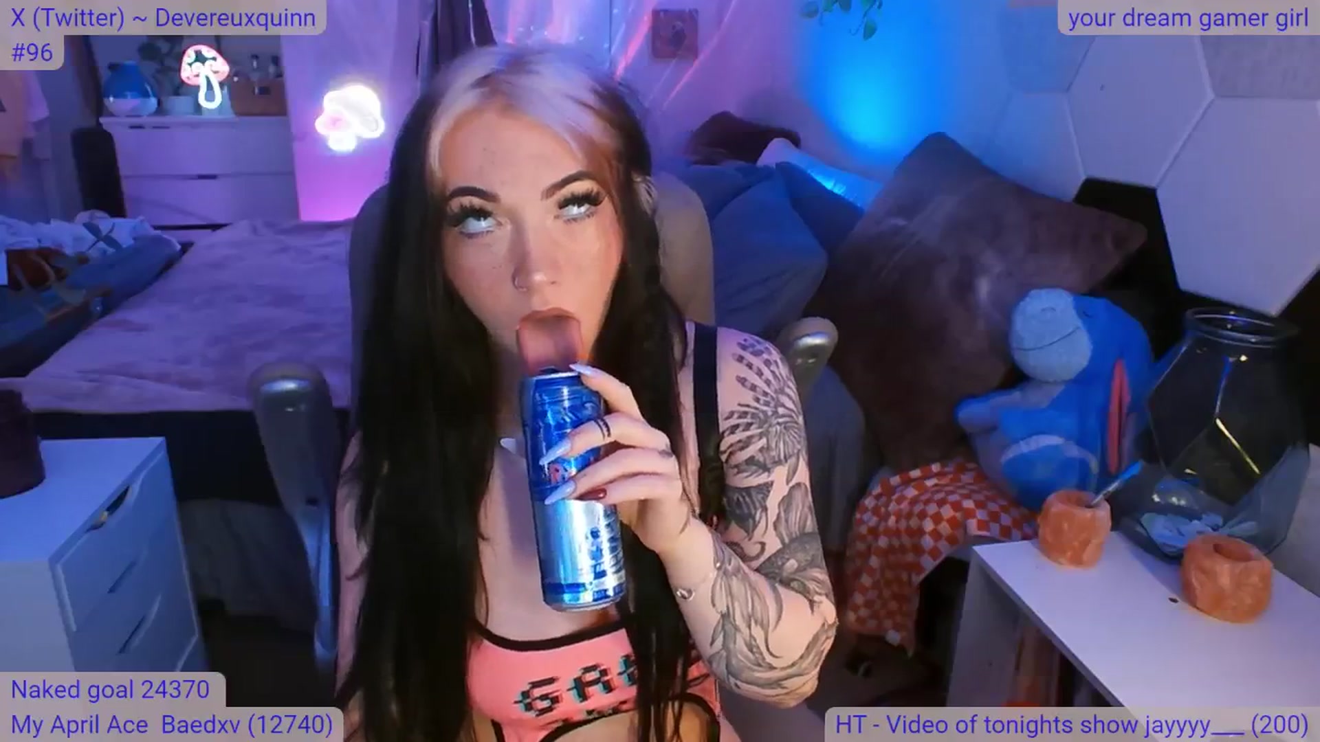 Gallery image thumbnail from DevereuxQ's myfreecams stream on, 04/20/2024, 05:56 image 16 of 20