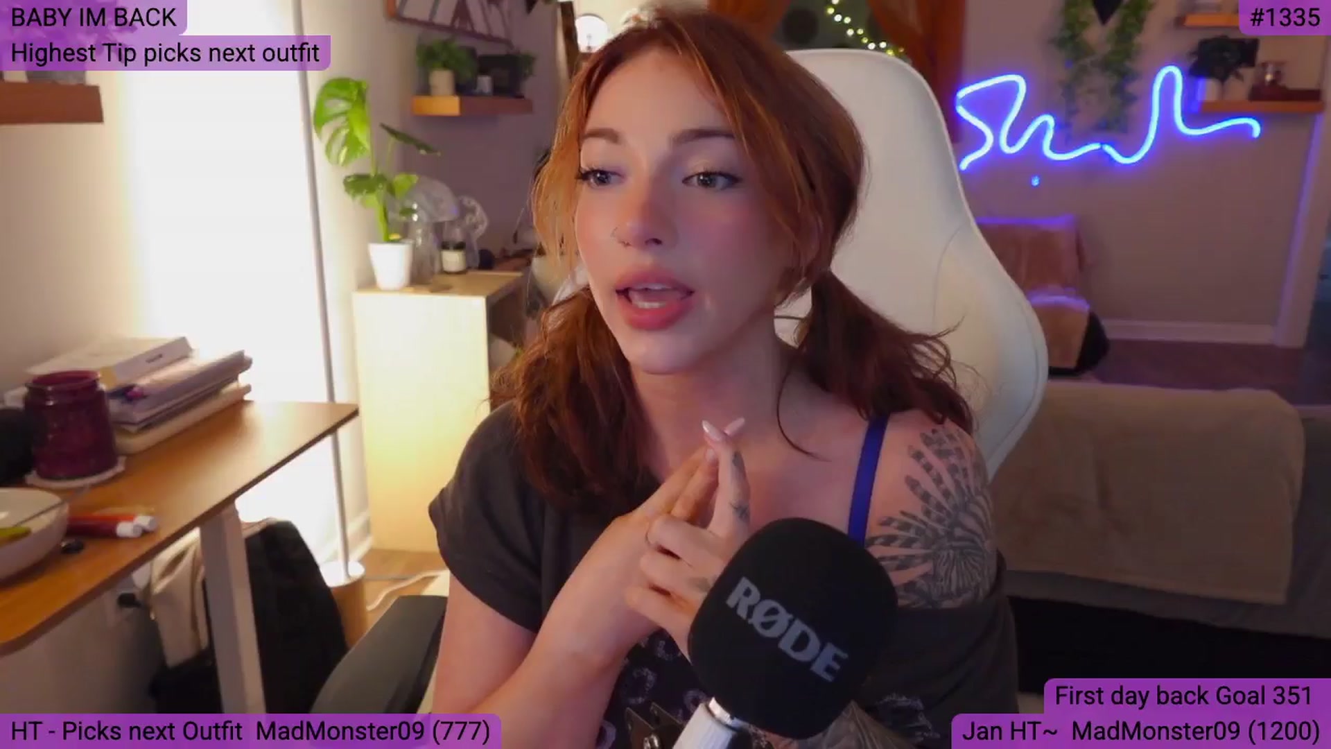 Gallery image thumbnail from DevereuxQ's myfreecams stream on, 04/24/2026, 02:27 image 5 of 20
