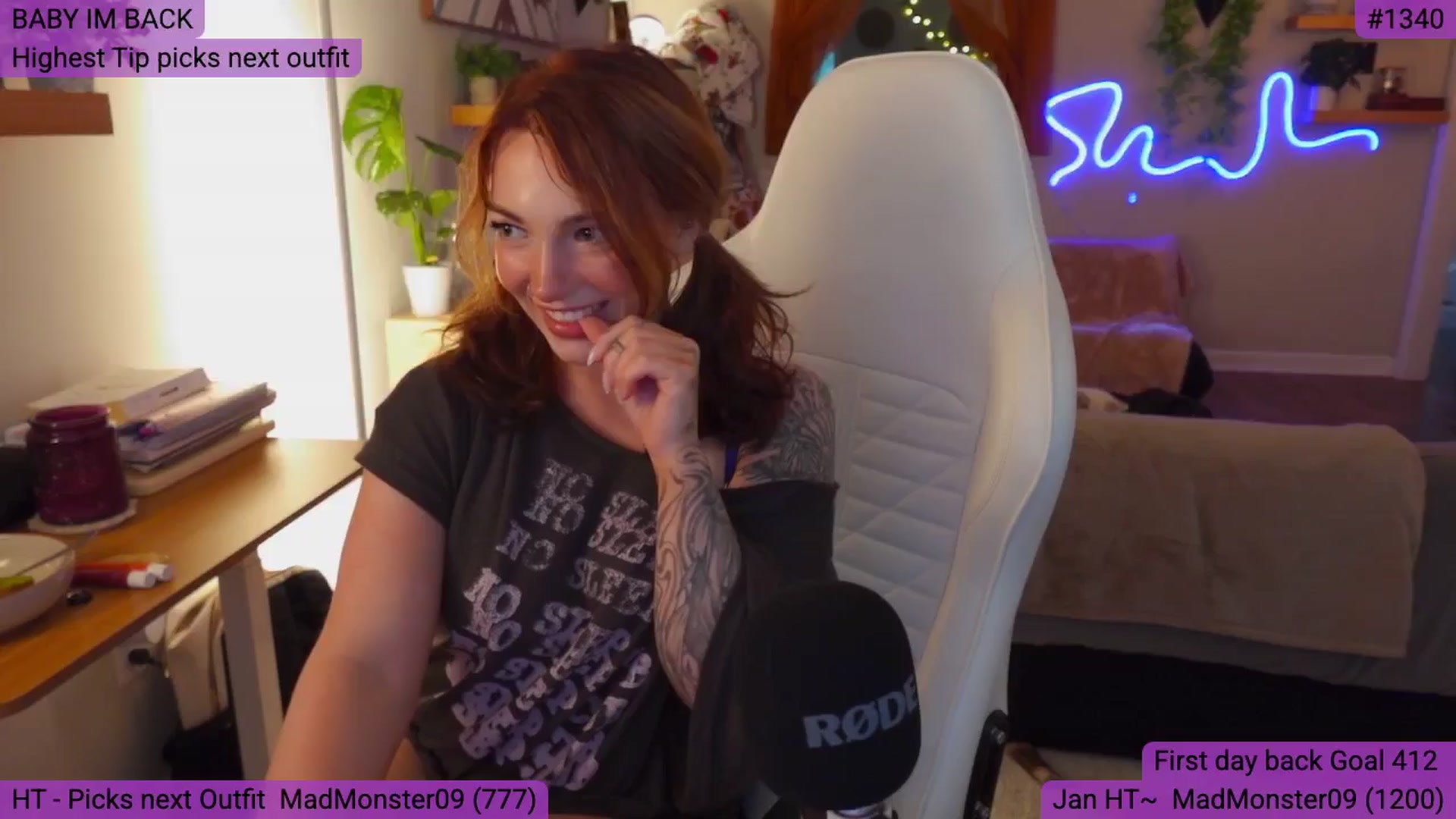 Gallery image thumbnail from DevereuxQ's myfreecams stream on, 04/24/2026, 02:27 image 4 of 20