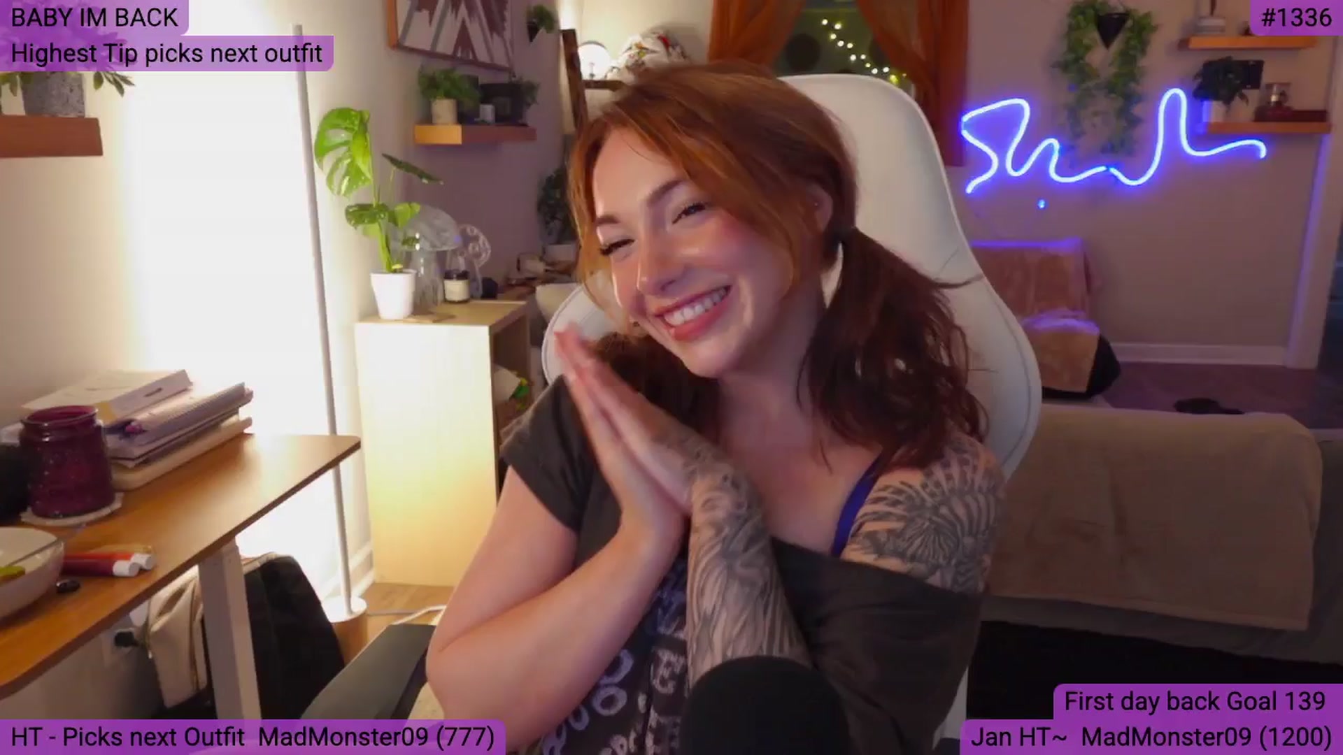 Gallery image thumbnail from DevereuxQ's myfreecams stream on, 04/24/2026, 02:27 image 6 of 20