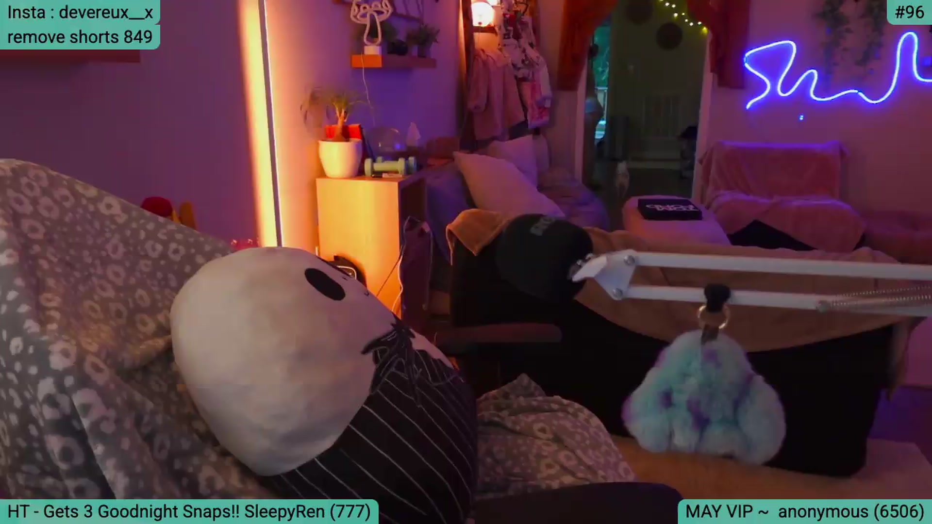 Gallery image thumbnail from DevereuxQ's myfreecams stream on, 05/19/2026, 01:59 image 9 of 20