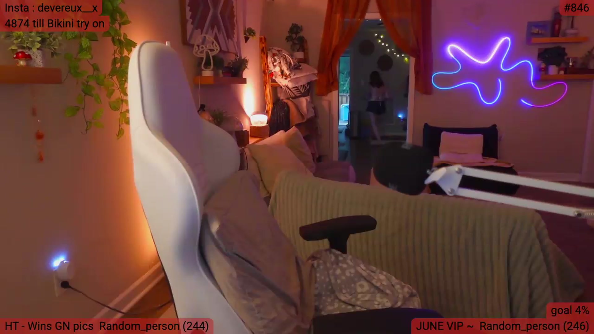 Gallery image thumbnail from DevereuxQ's myfreecams stream on, 06/02/2026, 24:01 image 17 of 20
