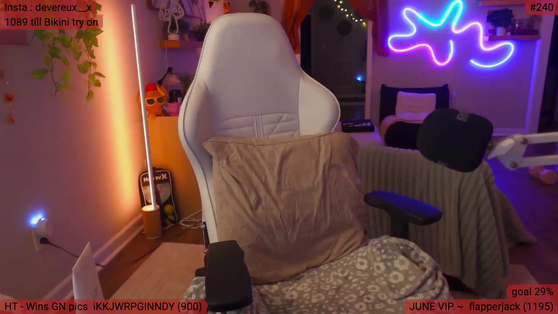 Gallery image thumbnail from DevereuxQ's myfreecams stream on, 06/02/2026, 02:35 image 2 of 20