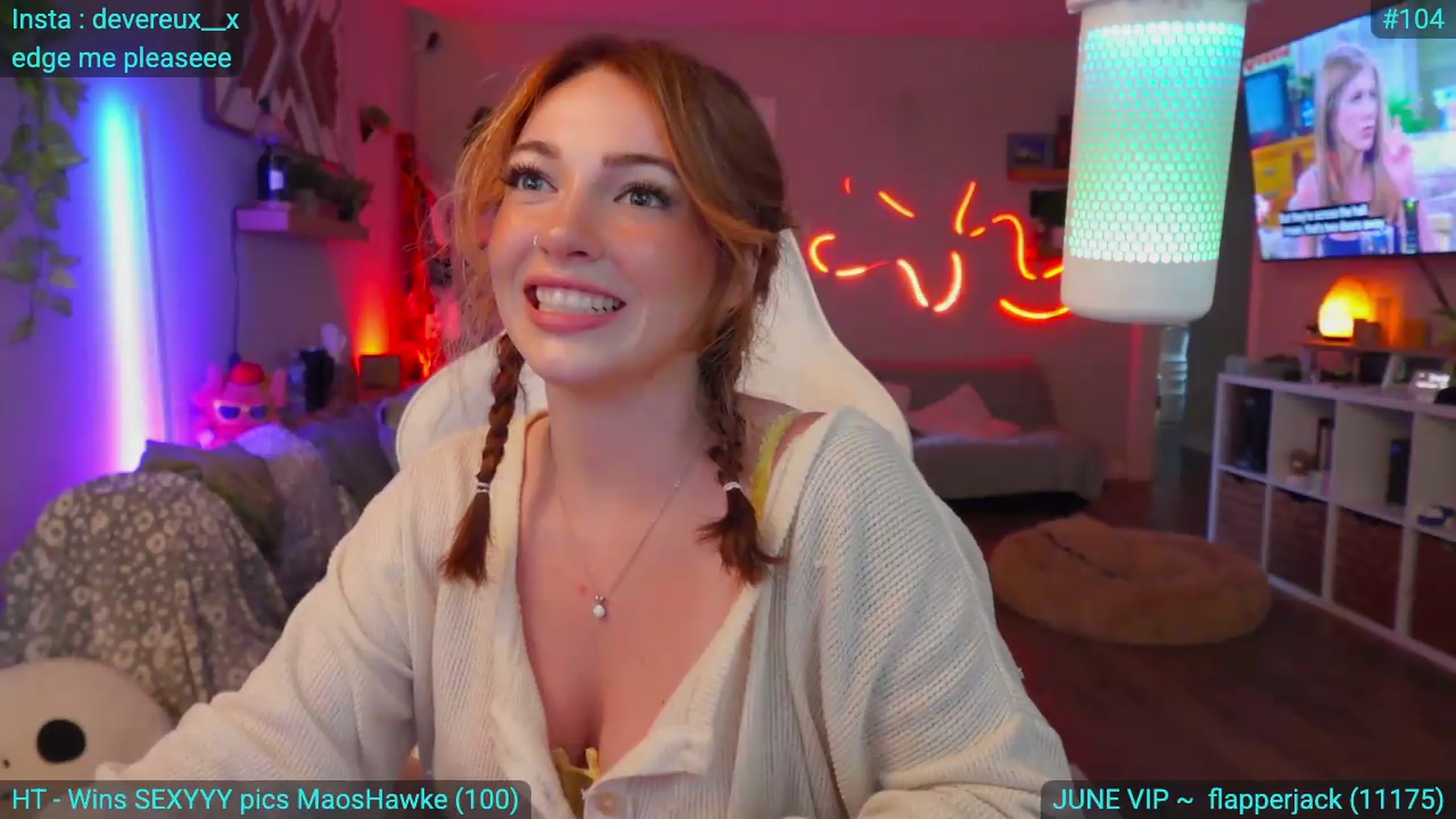 Gallery image thumbnail from DevereuxQ's myfreecams stream on, 06/11/2026, 24:57 image 4 of 20