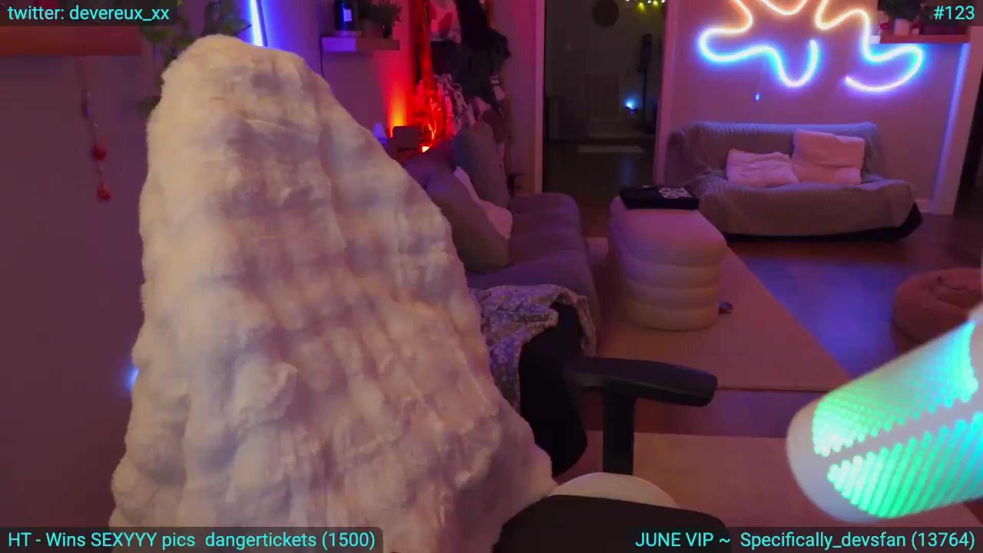 Gallery image thumbnail from DevereuxQ's myfreecams stream on, 06/16/2026, 02:35 image 16 of 20