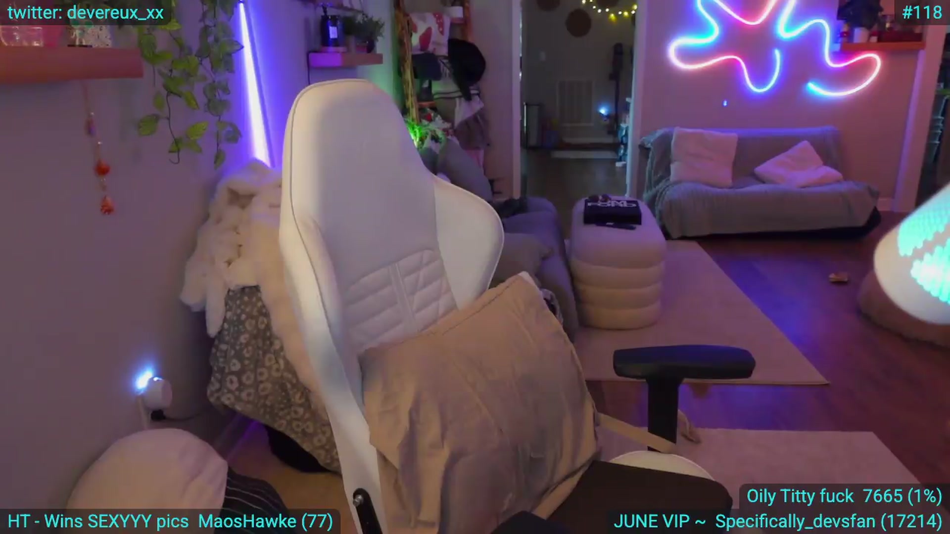 Gallery image thumbnail from DevereuxQ's myfreecams stream on, 06/18/2026, 23:57 image 14 of 20