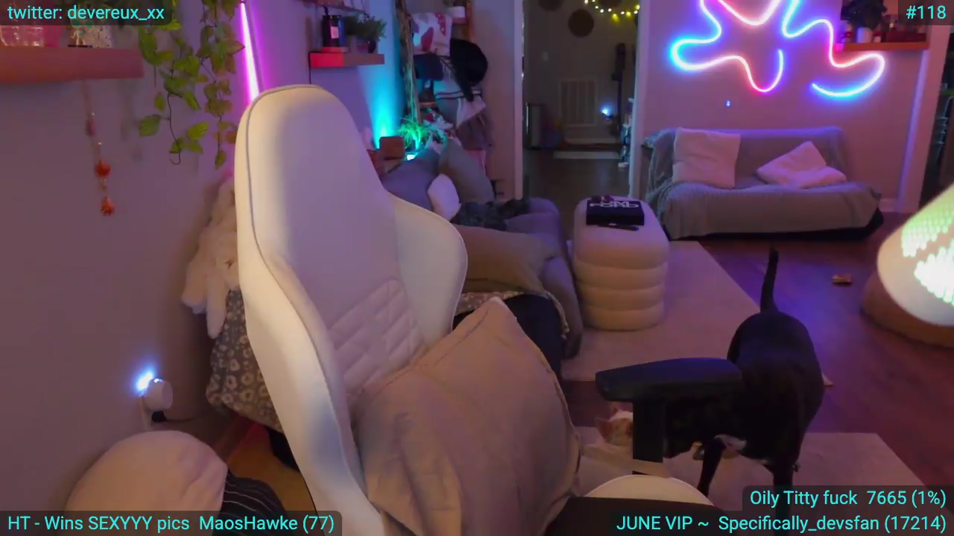 Gallery image thumbnail from DevereuxQ's myfreecams stream on, 06/18/2026, 23:57 image 18 of 20