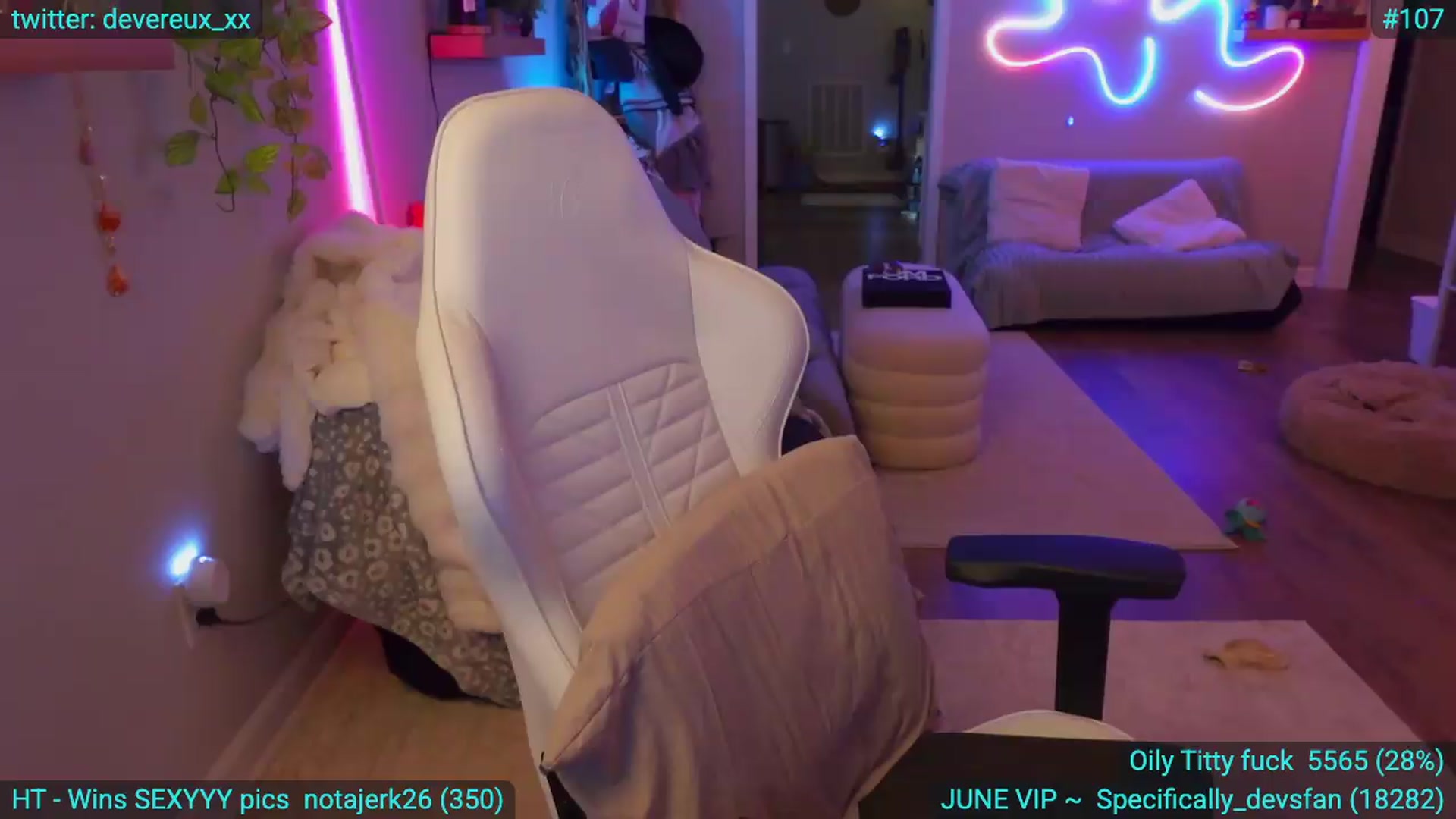 Gallery image thumbnail from DevereuxQ's myfreecams stream on, 06/19/2026, 02:09 image 10 of 20