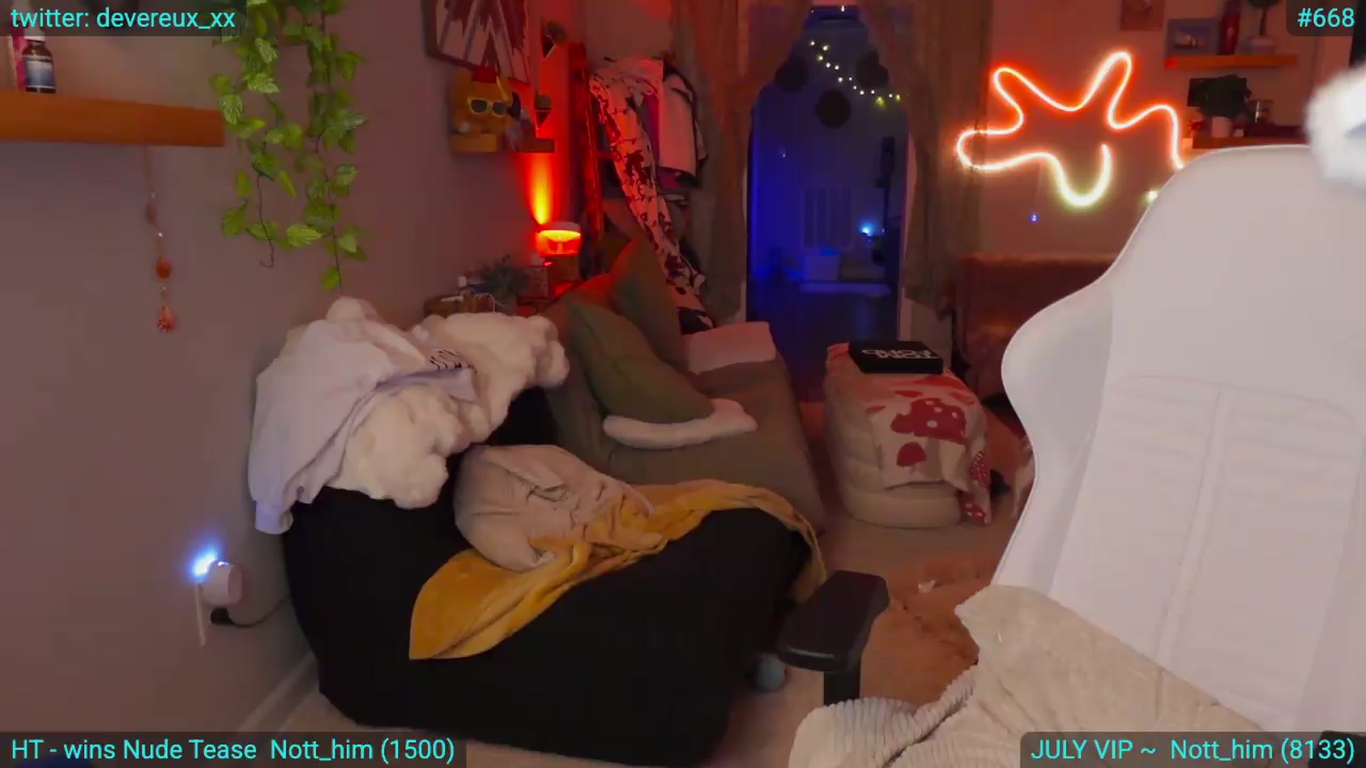 Gallery image thumbnail from DevereuxQ's myfreecams stream on, 07/14/2026, 01:44 image 10 of 20
