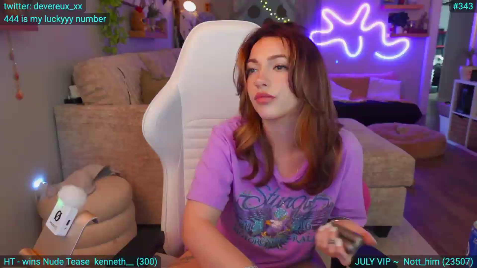 Gallery image thumbnail from DevereuxQ's myfreecams stream on, 07/28/2026, 24:10 image 14 of 20