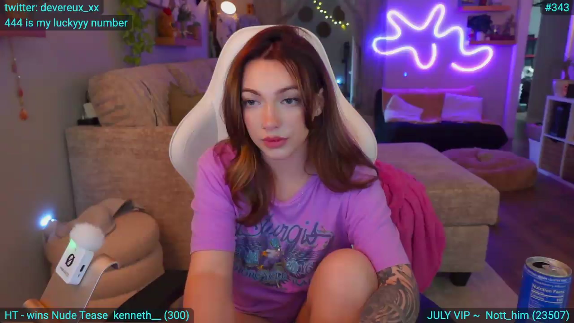 Gallery image thumbnail from DevereuxQ's myfreecams stream on, 07/28/2026, 24:10 image 17 of 20