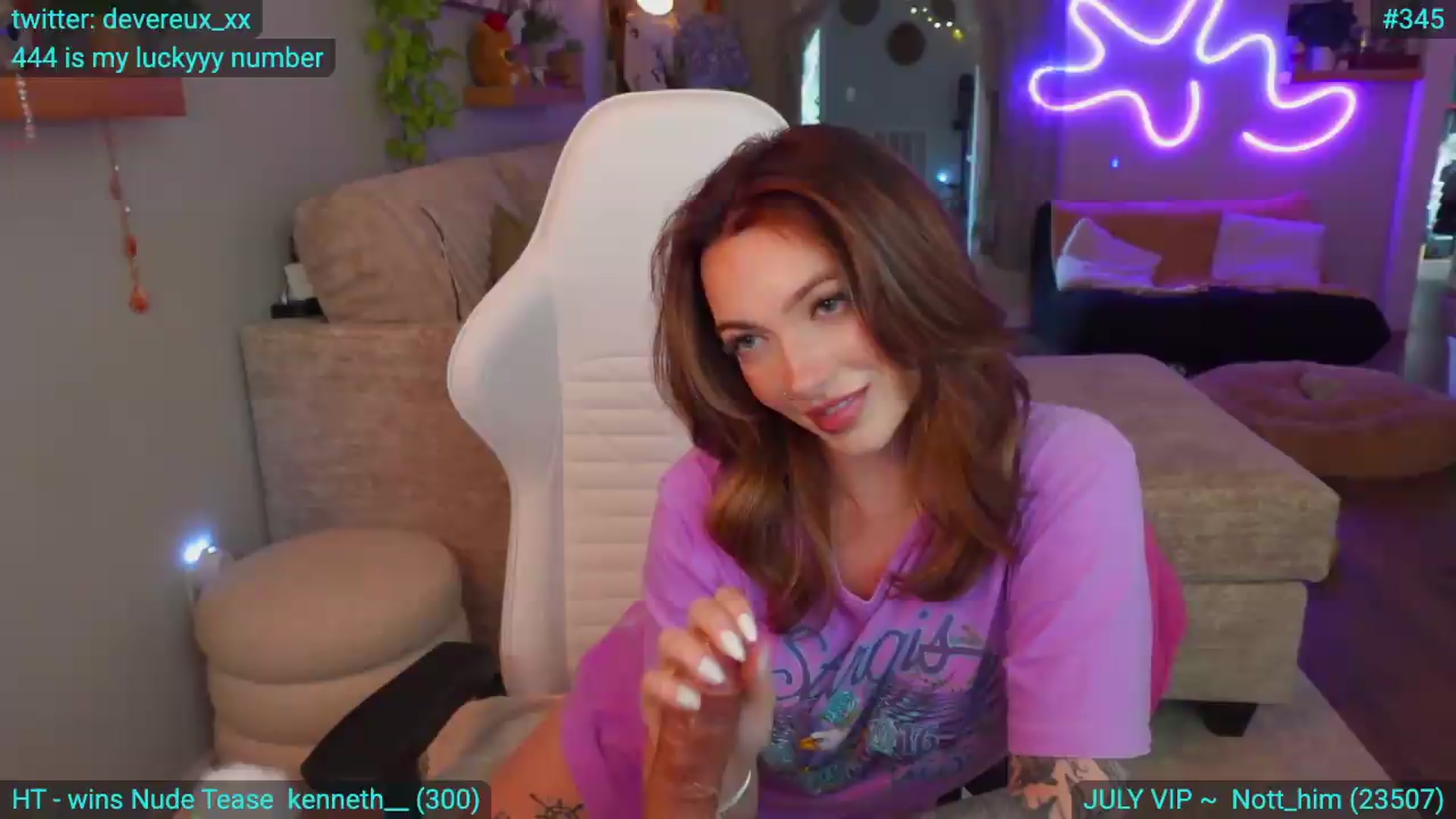 Gallery image thumbnail from DevereuxQ's myfreecams stream on, 07/28/2026, 24:10 image 4 of 20