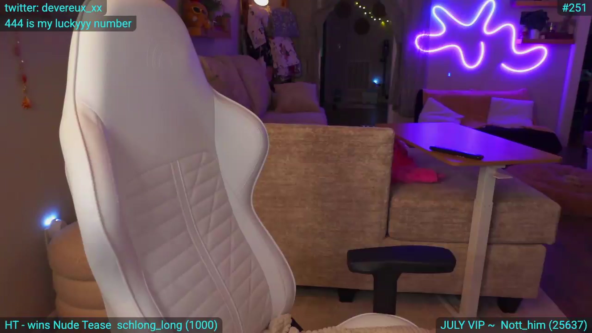 Gallery image thumbnail from DevereuxQ's myfreecams stream on, 07/29/2026, 24:01 image 18 of 20