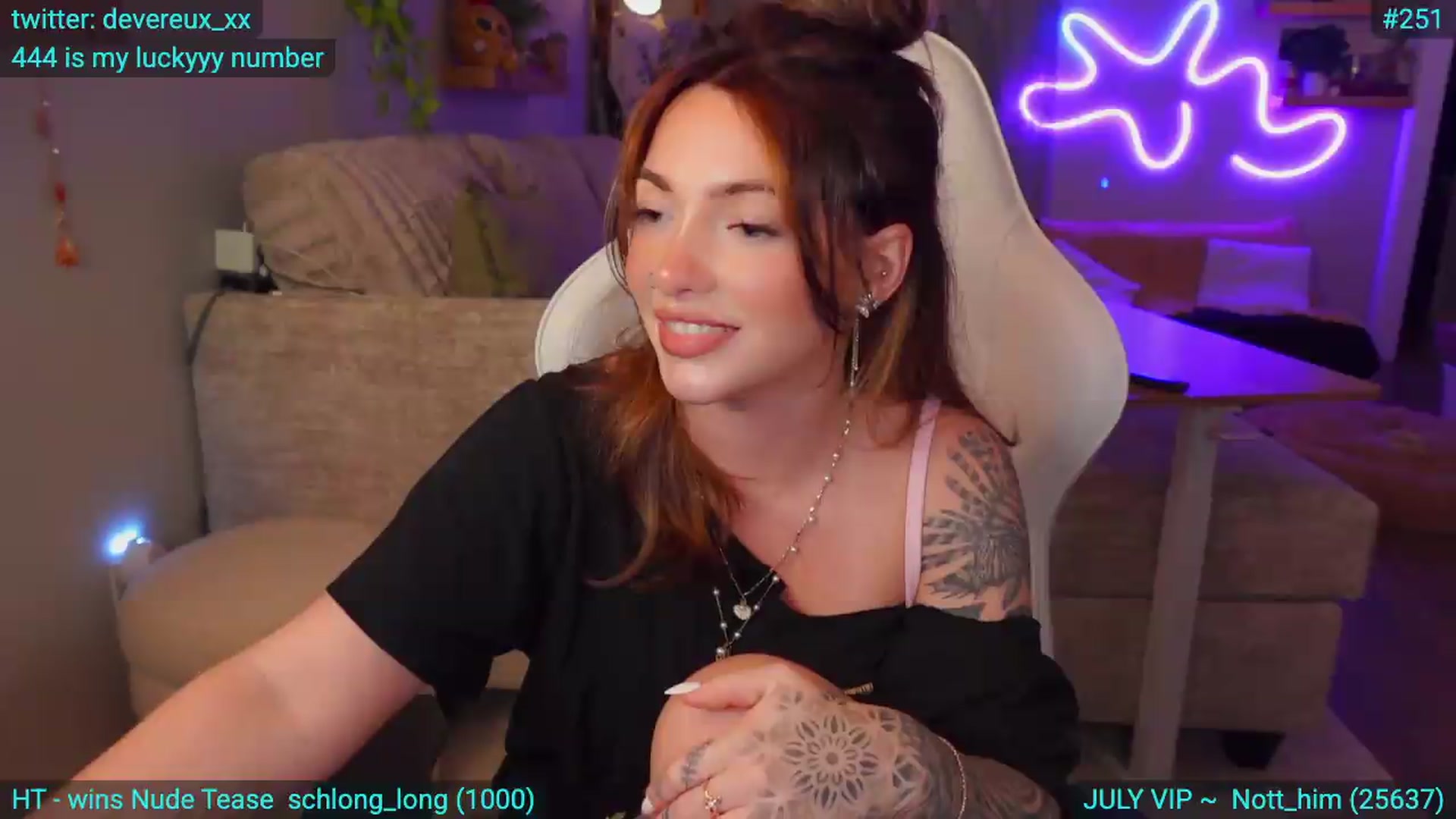 Gallery image thumbnail from DevereuxQ's myfreecams stream on, 07/29/2026, 24:01 image 15 of 20