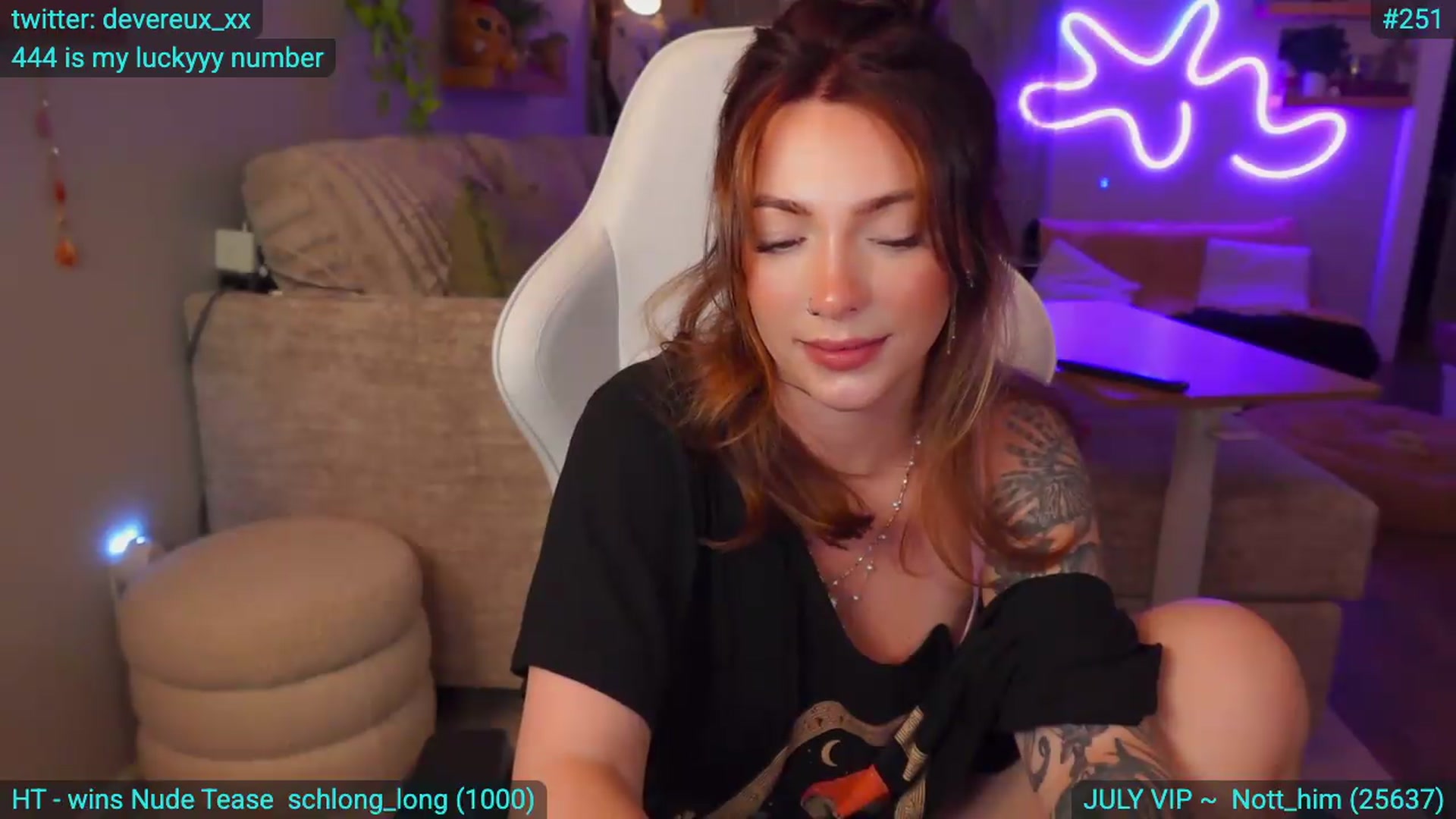 Gallery image thumbnail from DevereuxQ's myfreecams stream on, 07/29/2026, 24:01 image 12 of 20