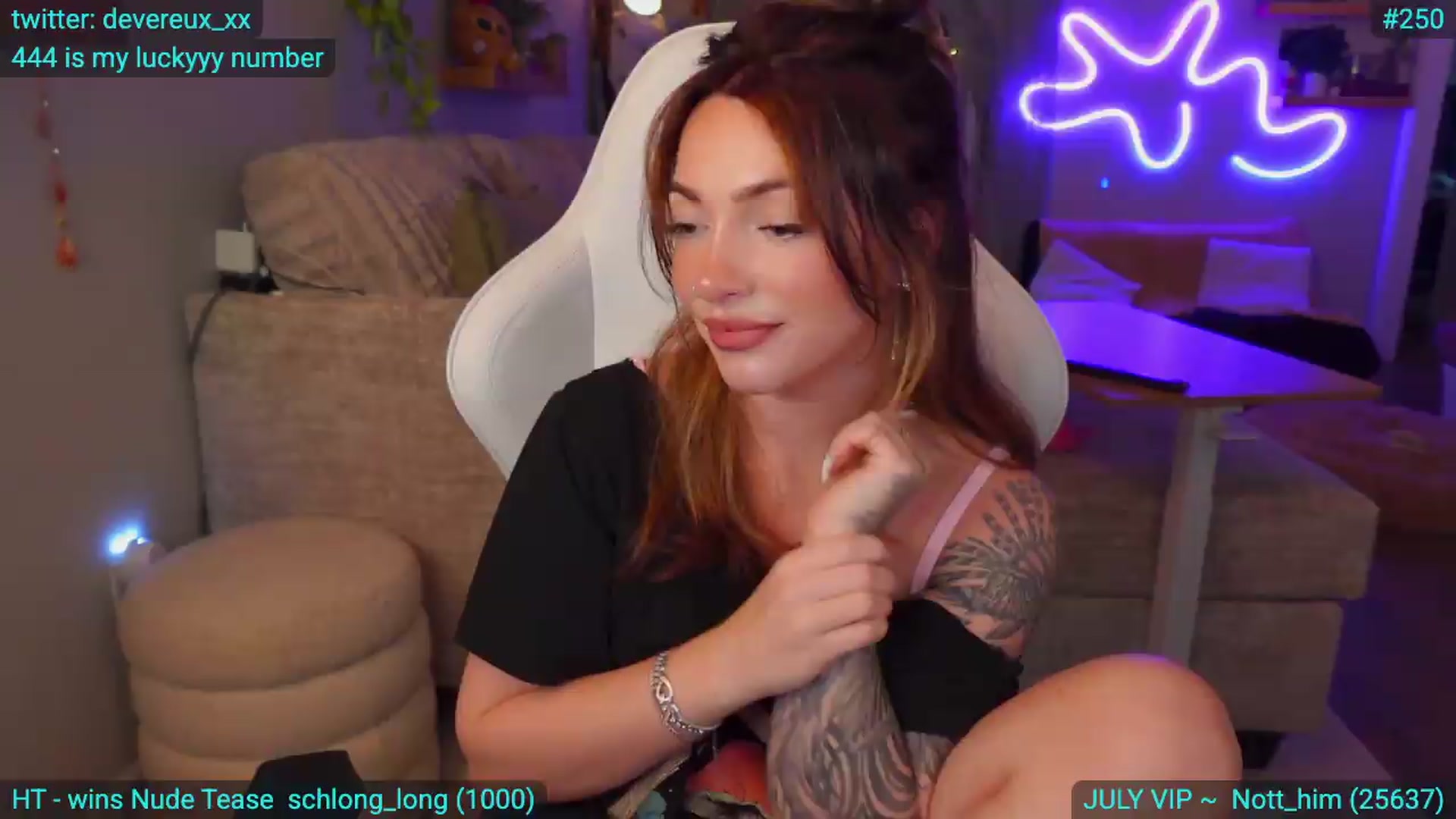 Gallery image thumbnail from DevereuxQ's myfreecams stream on, 07/29/2026, 24:01 image 20 of 20