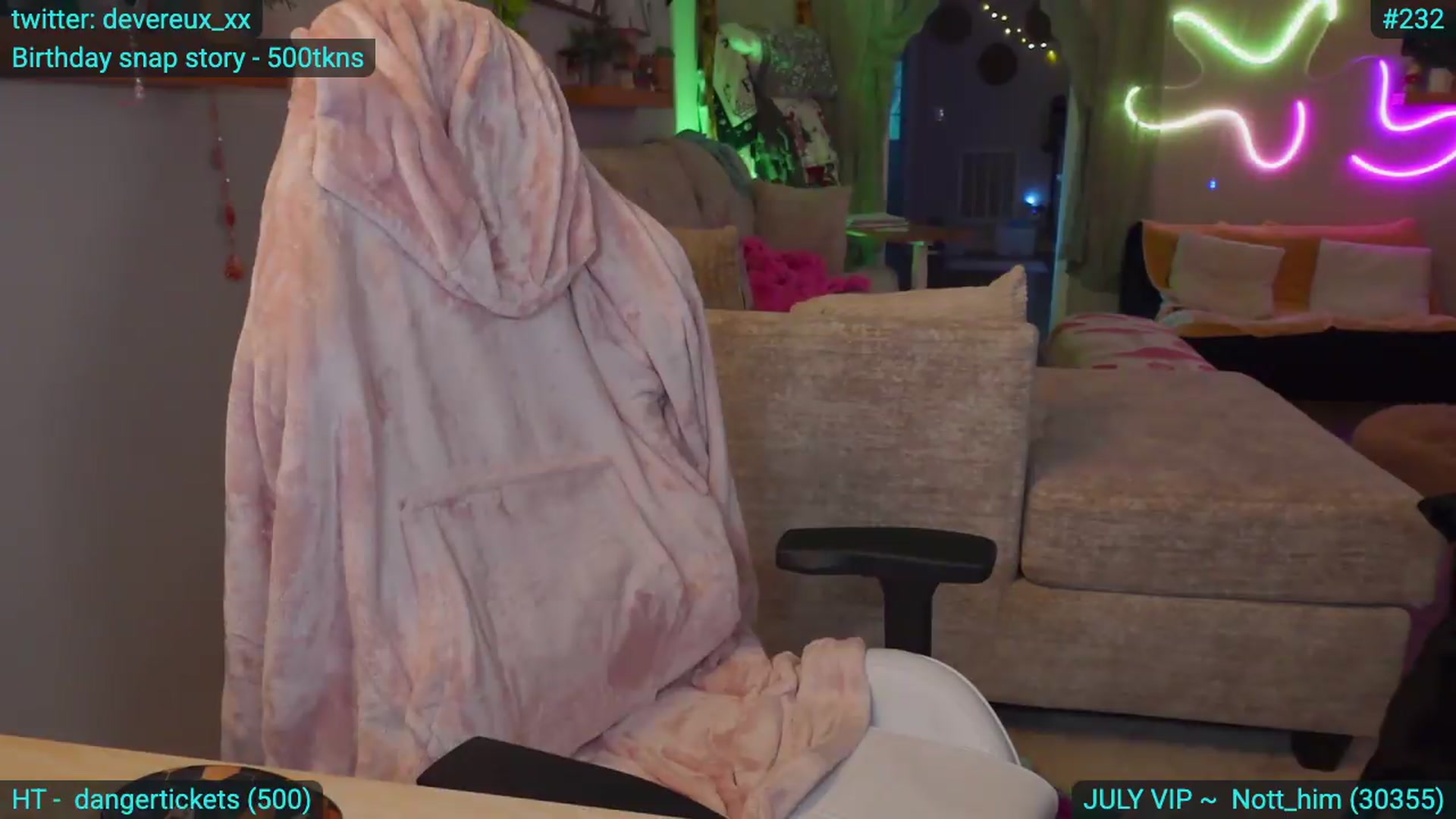 Gallery image thumbnail from DevereuxQ's myfreecams stream on, 07/31/2026, 01:26 image 12 of 20