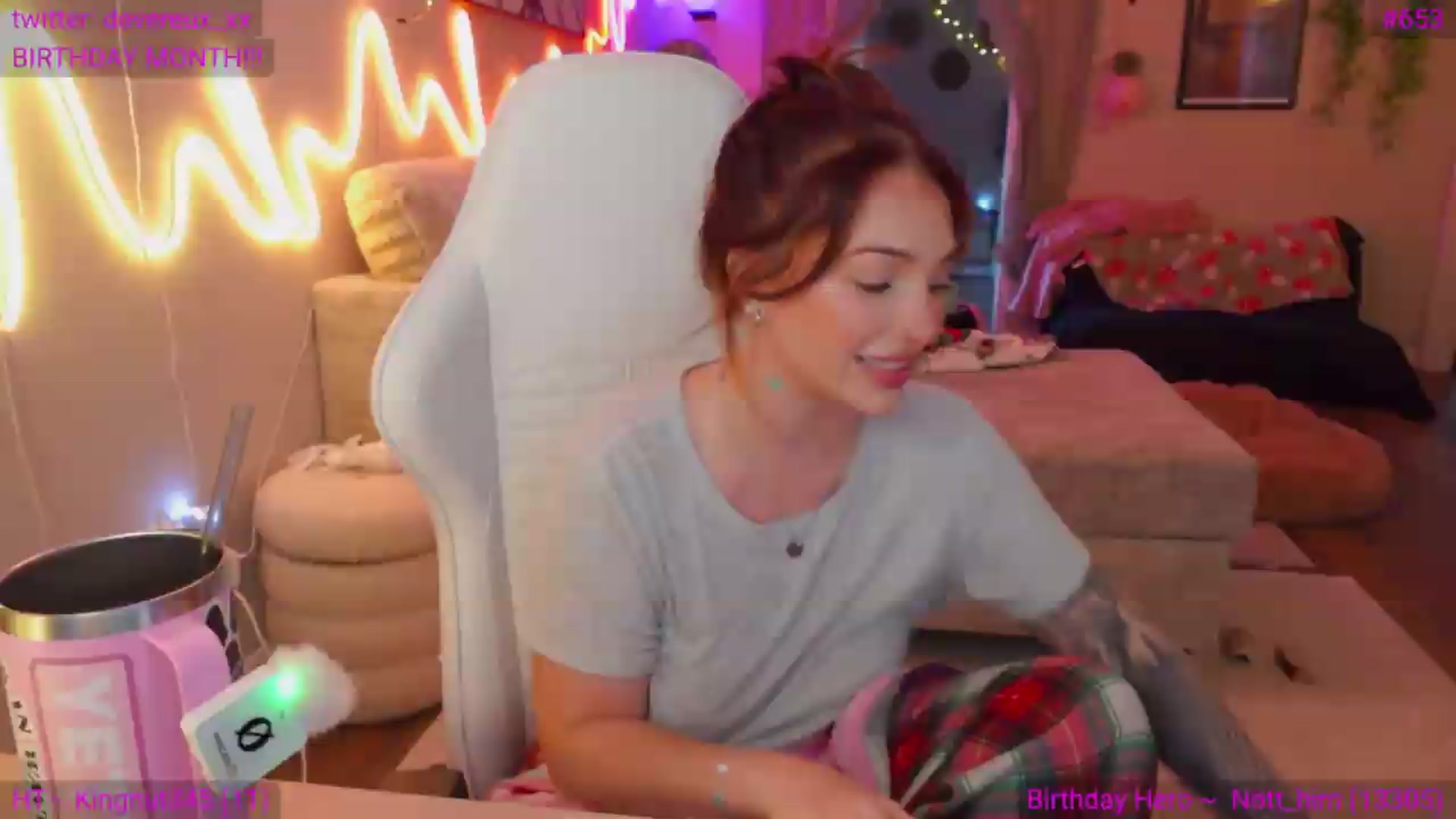 Gallery image thumbnail from DevereuxQ's myfreecams stream on, 08/19/2026, 02:03 image 6 of 20