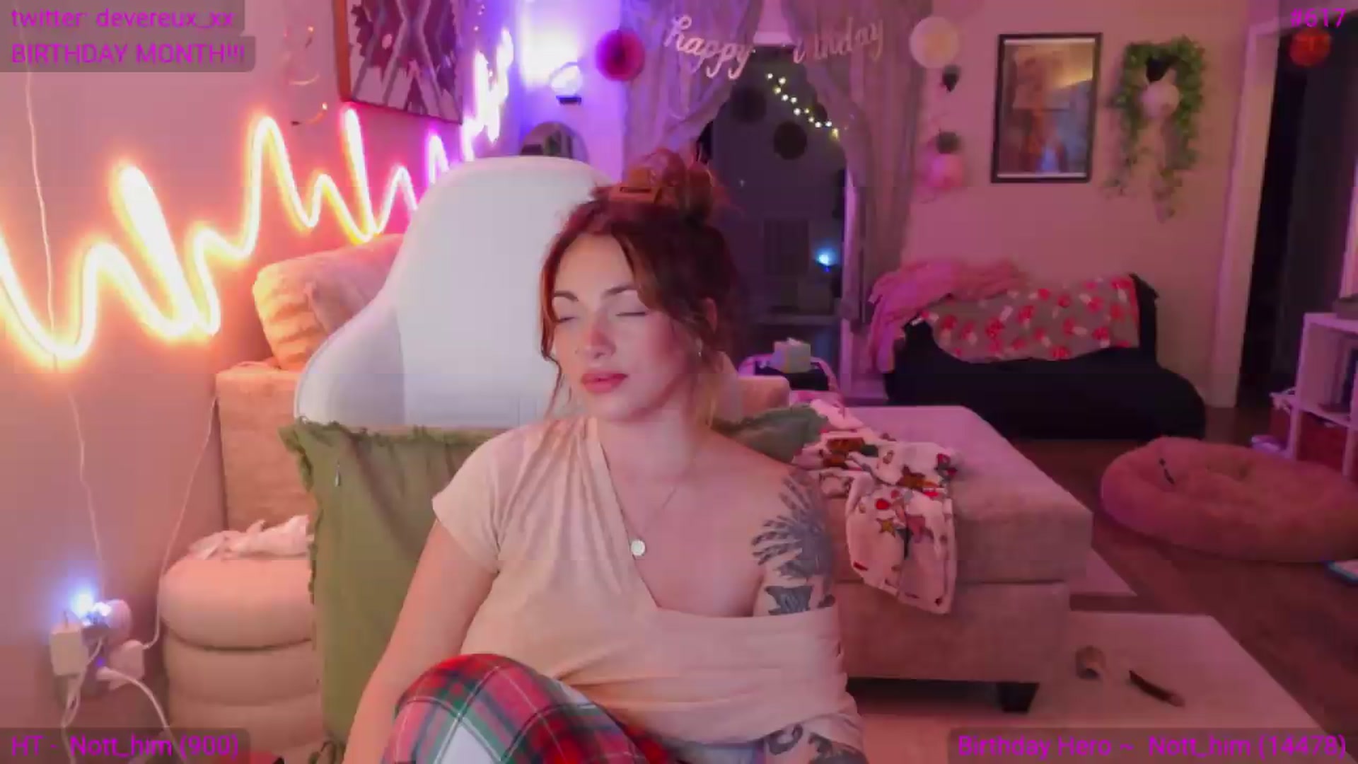 Gallery image thumbnail from DevereuxQ's myfreecams stream on, 08/19/2026, 02:03 image 19 of 20