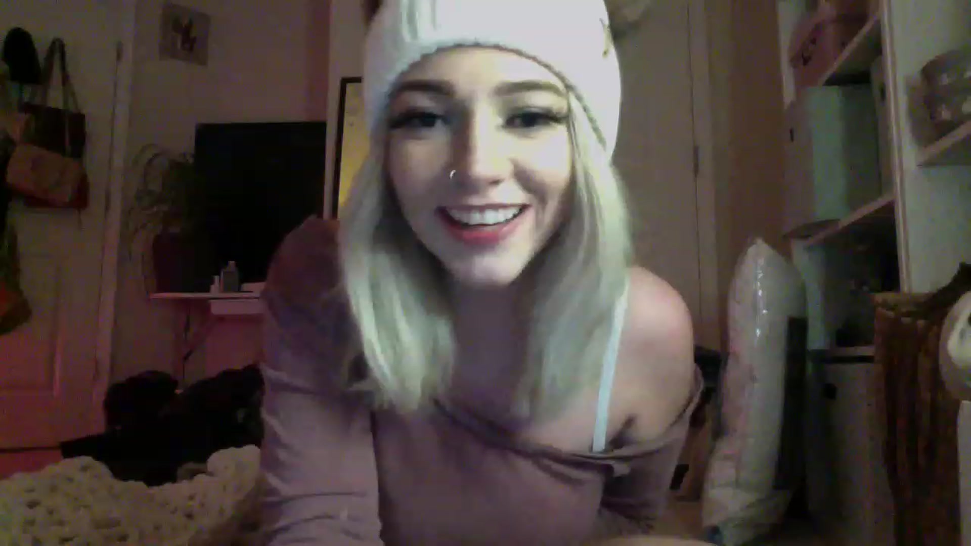 Gallery image thumbnail from Devereuxquinn's myfreecams stream on, 12/30/2022, 06:11 image 2 of 20