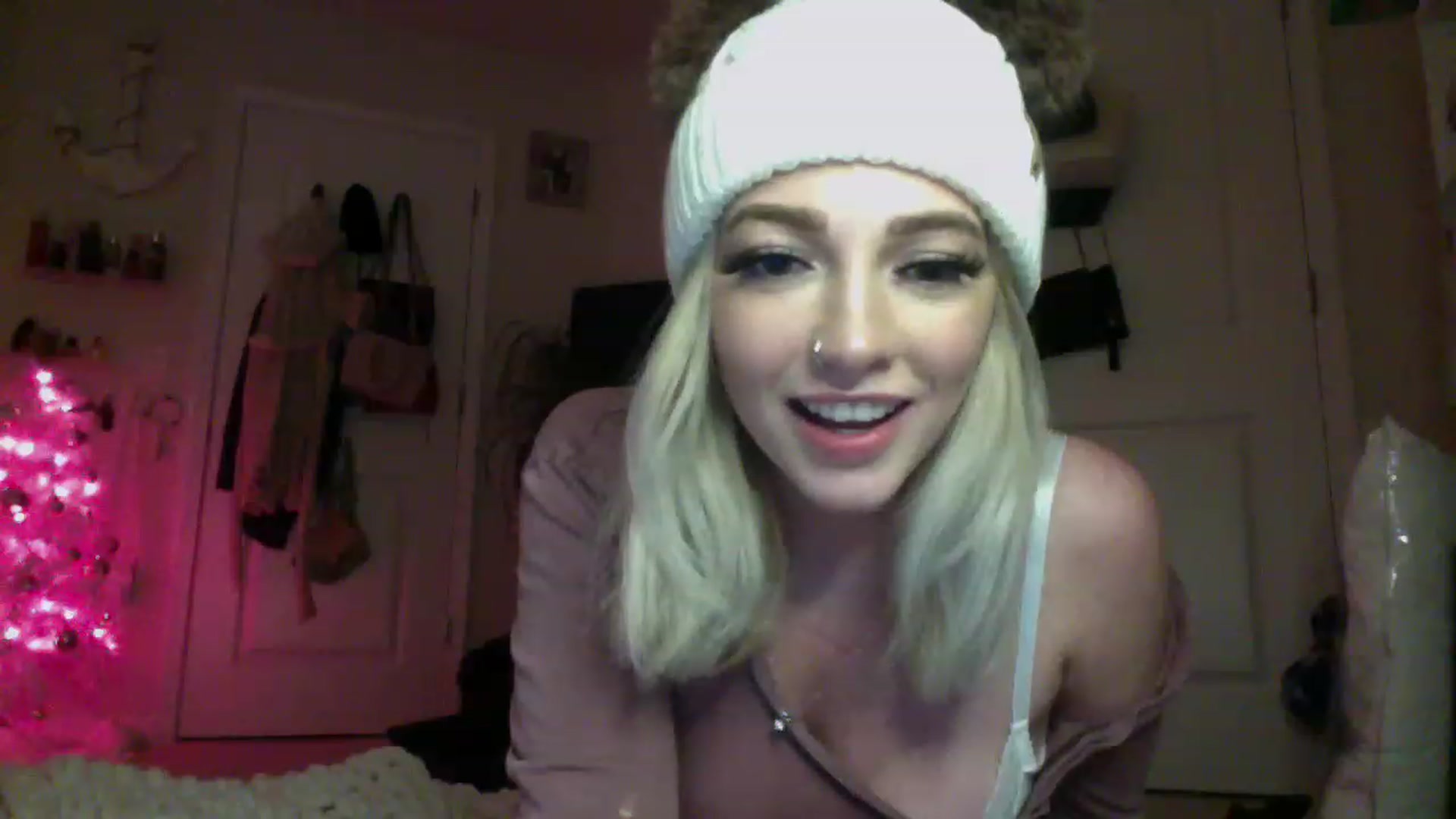 Gallery image thumbnail from Devereuxquinn's myfreecams stream on, 12/30/2022, 06:11 image 11 of 20