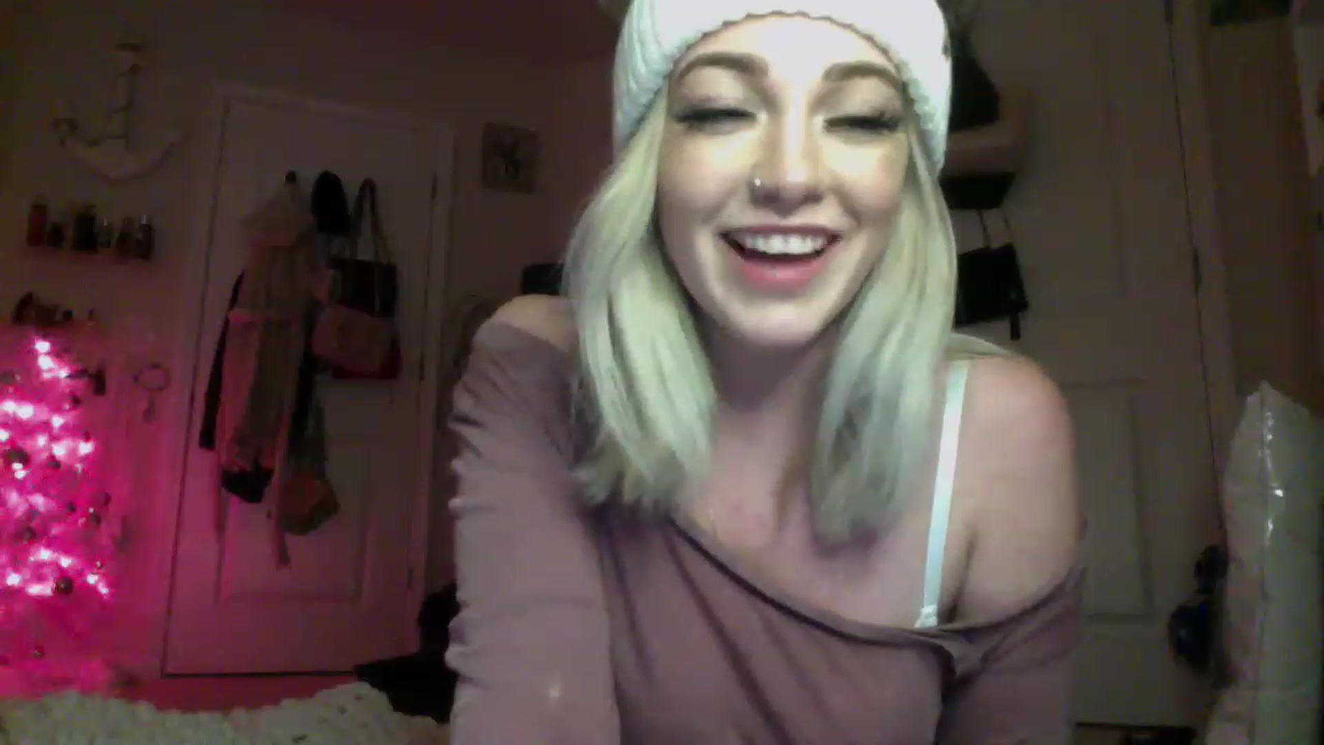 Gallery image thumbnail from Devereuxquinn's myfreecams stream on, 12/30/2022, 06:11 image 13 of 20