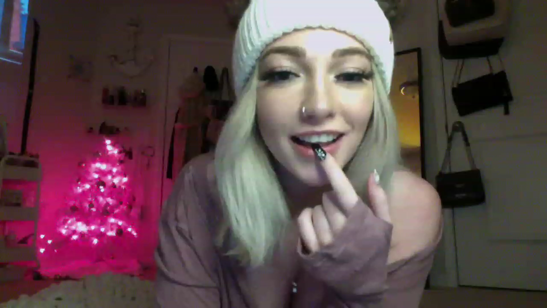 Gallery image thumbnail from Devereuxquinn's myfreecams stream on, 12/30/2022, 06:11 image 5 of 20
