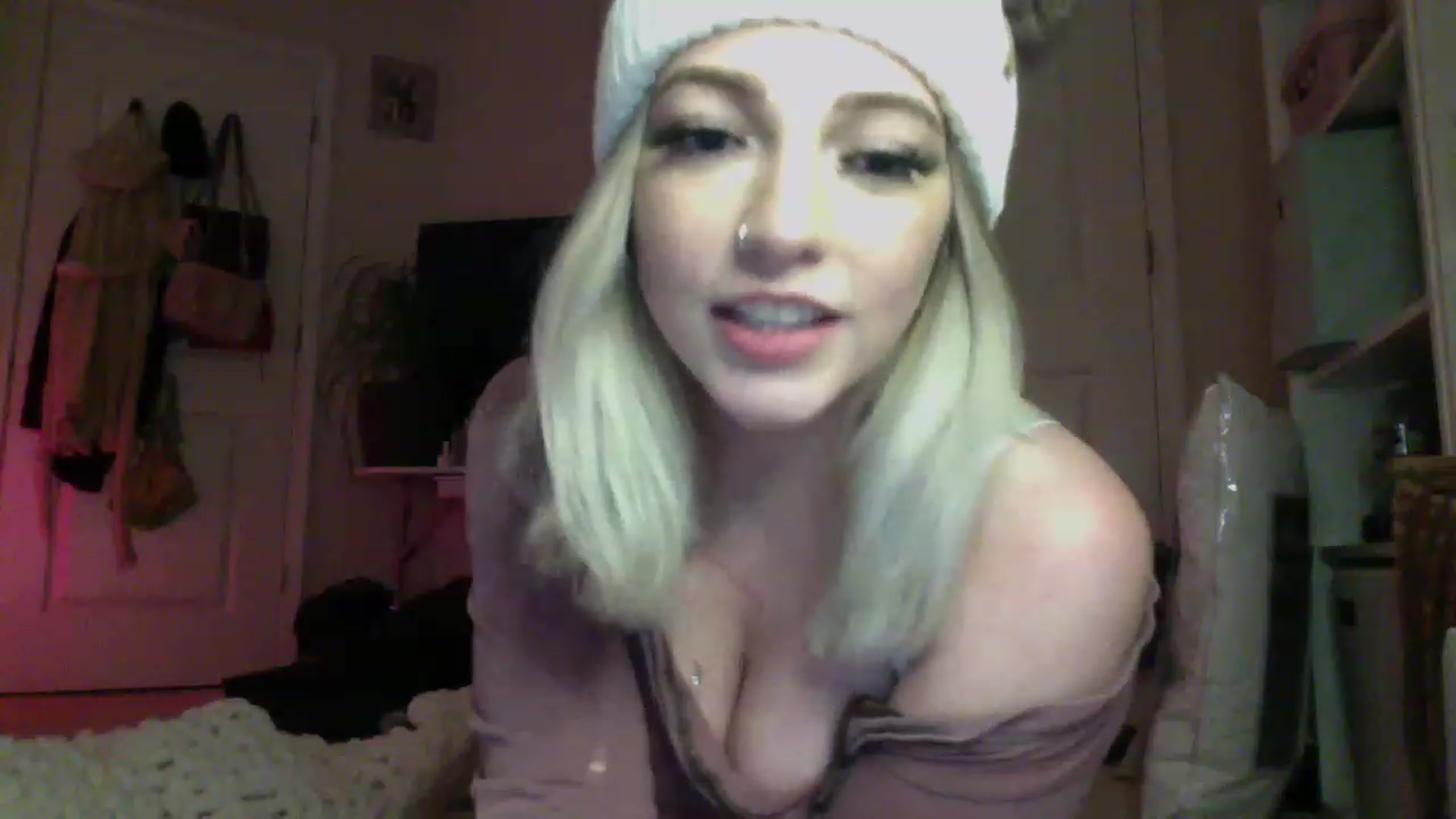 Gallery image thumbnail from Devereuxquinn's myfreecams stream on, 12/30/2022, 06:11 image 19 of 20
