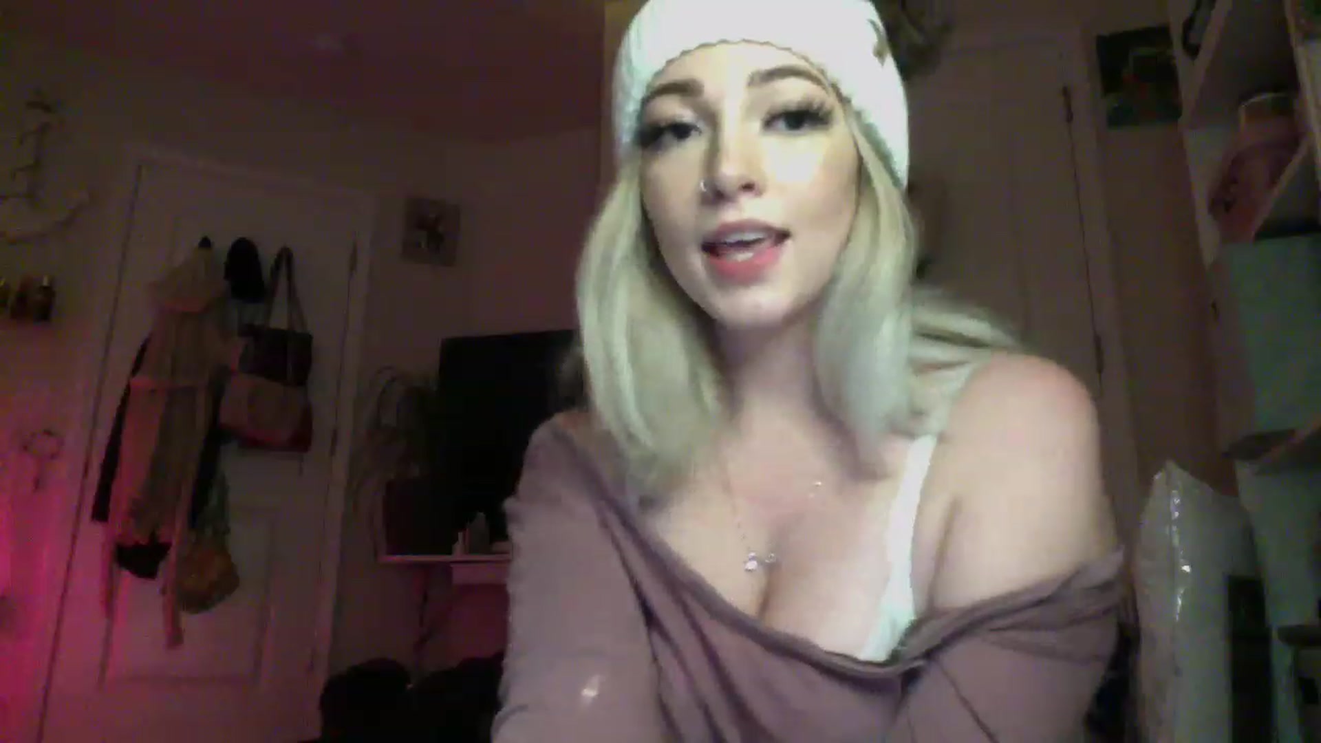Gallery image thumbnail from Devereuxquinn's myfreecams stream on, 12/30/2022, 06:11 image 15 of 20