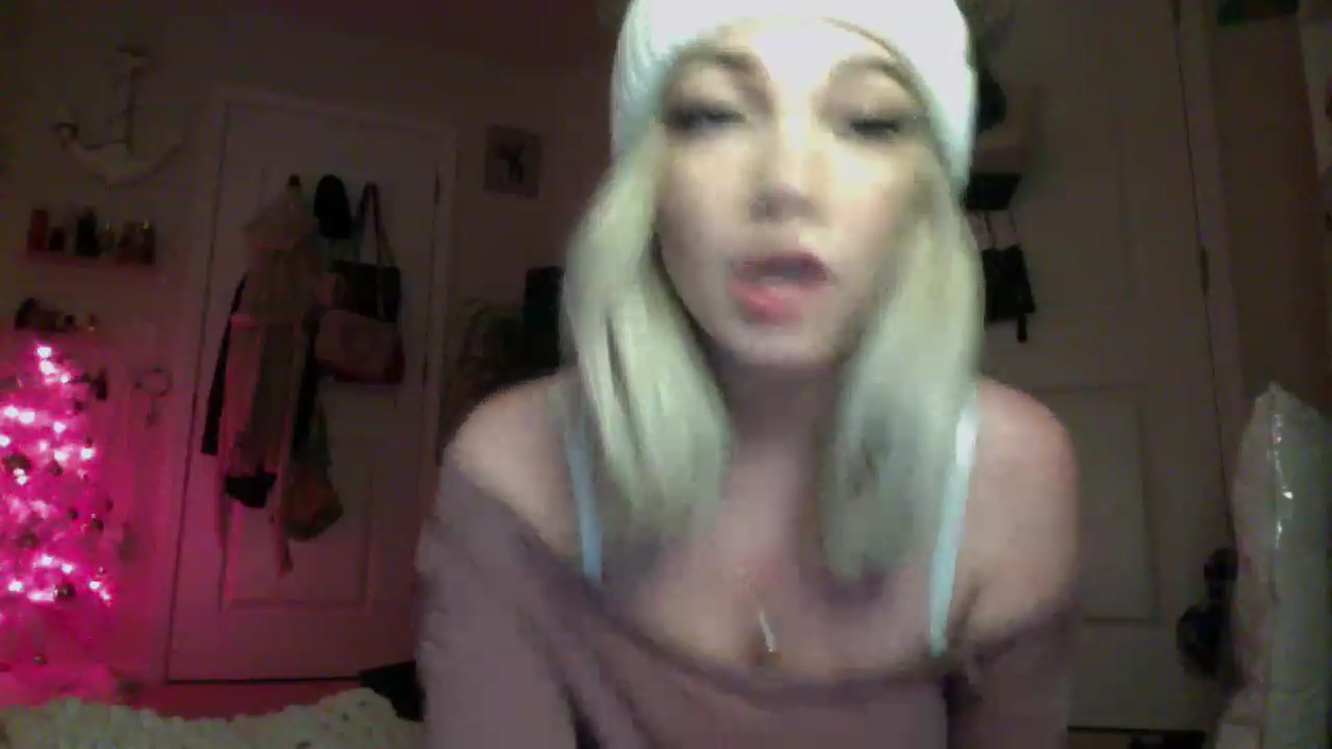 Gallery image thumbnail from Devereuxquinn's myfreecams stream on, 12/30/2022, 06:11 image 14 of 20