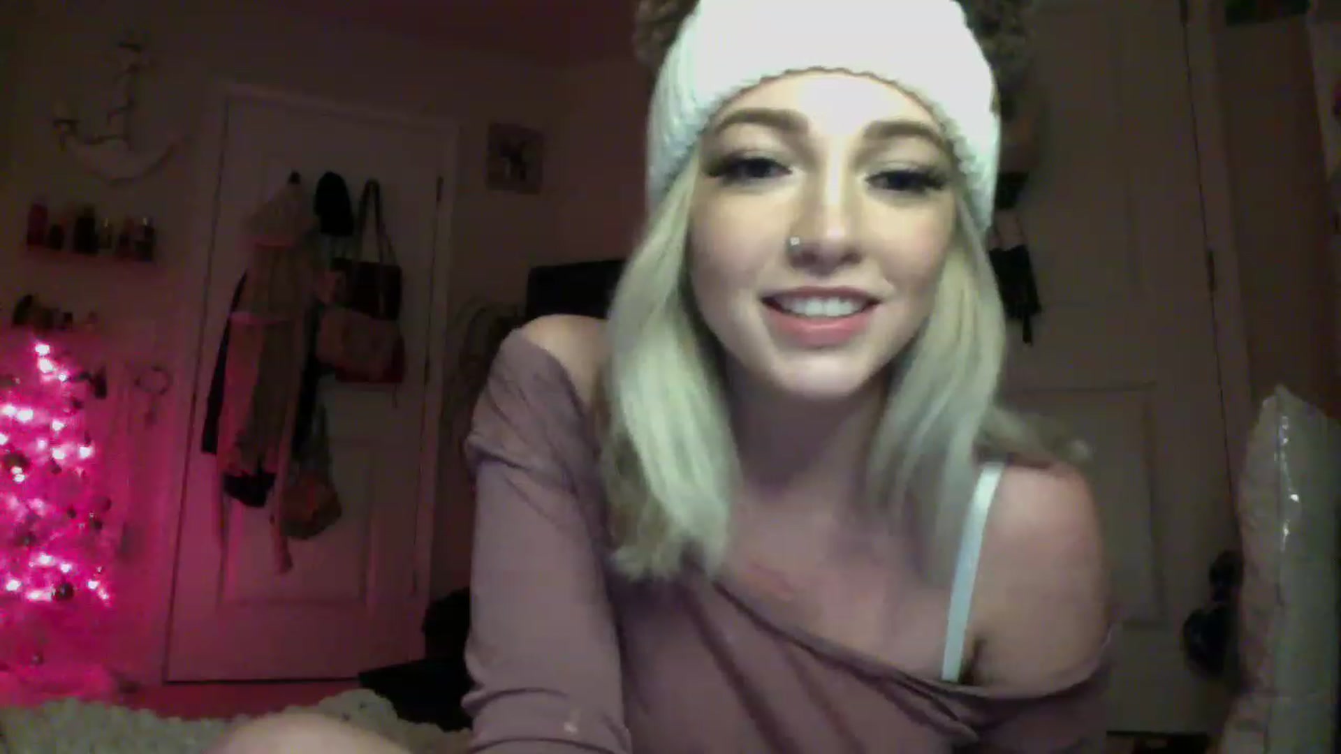 Gallery image thumbnail from Devereuxquinn's myfreecams stream on, 12/30/2022, 06:11 image 12 of 20